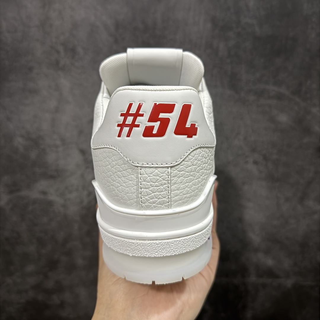 图片[4]-【天花板/Goat版】 市场最强版 没有之一的存在💪🏻 Louis Vuitton LV Trainer 系列全新版上架 手里有正品的可以对比下🆚懂货的看细节‼️ 此版品质是市场从未达到的新高度！ 整体版型 皮料 牛仔布的色差 压花纹路清晰度 后跟版型等等 都可以自行对比[机智]吊打市场所有货，怒甩十条街的那种，直接来正品对比图🆚，欢迎拿市场各大工厂的货来对比！ 尺码：35-45码-选品中心