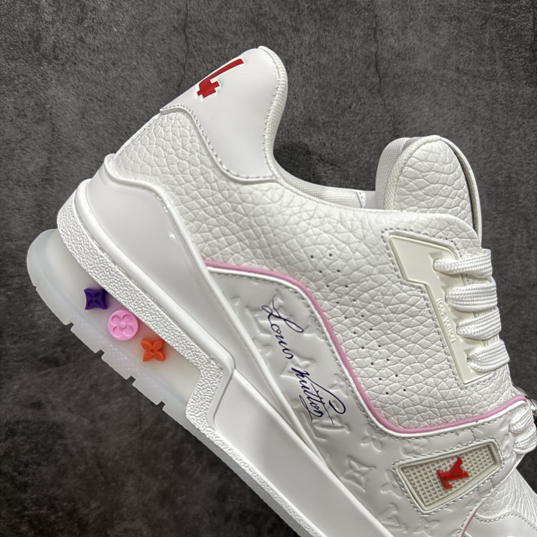 图片[7]-【天花板/Goat版】 市场最强版 没有之一的存在💪🏻 Louis Vuitton LV Trainer 系列全新版上架 手里有正品的可以对比下🆚懂货的看细节‼️ 此版品质是市场从未达到的新高度！ 整体版型 皮料 牛仔布的色差 压花纹路清晰度 后跟版型等等 都可以自行对比[机智]吊打市场所有货，怒甩十条街的那种，直接来正品对比图🆚，欢迎拿市场各大工厂的货来对比！ 尺码：35-45码-选品中心