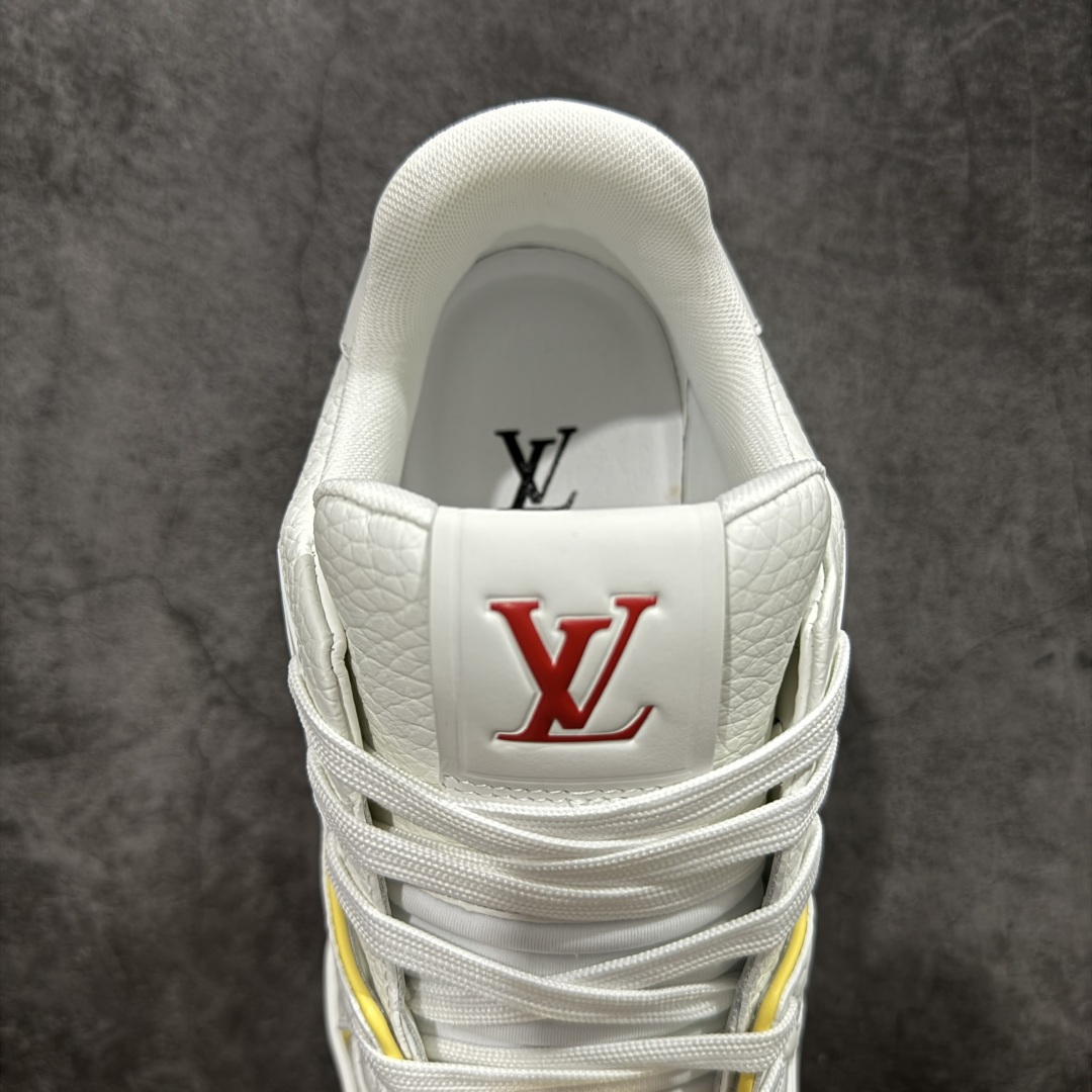 图片[8]-【天花板/Goat版】 市场最强版 没有之一的存在💪🏻 Louis Vuitton LV Trainer 系列全新版上架 手里有正品的可以对比下🆚懂货的看细节‼️ 此版品质是市场从未达到的新高度！ 整体版型 皮料 牛仔布的色差 压花纹路清晰度 后跟版型等等 都可以自行对比[机智]吊打市场所有货，怒甩十条街的那种，直接来正品对比图🆚，欢迎拿市场各大工厂的货来对比！ 尺码：35-45码-选品中心