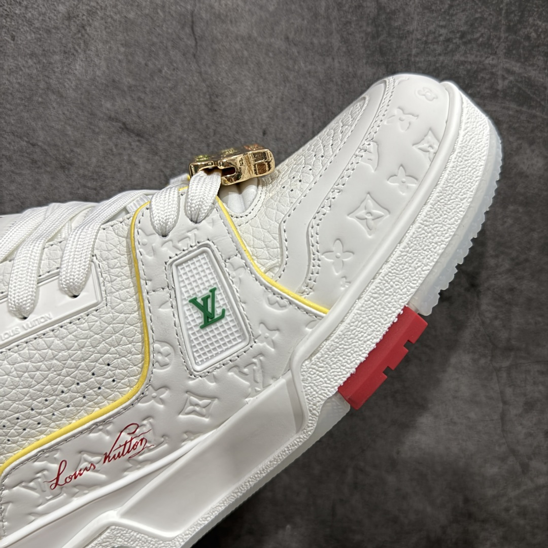 图片[6]-【天花板/Goat版】 市场最强版 没有之一的存在💪🏻 Louis Vuitton LV Trainer 系列全新版上架 手里有正品的可以对比下🆚懂货的看细节‼️ 此版品质是市场从未达到的新高度！ 整体版型 皮料 牛仔布的色差 压花纹路清晰度 后跟版型等等 都可以自行对比[机智]吊打市场所有货，怒甩十条街的那种，直接来正品对比图🆚，欢迎拿市场各大工厂的货来对比！ 尺码：35-45码-选品中心