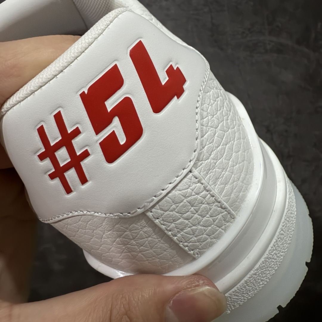 图片[2]-【天花板/Goat版】 市场最强版 没有之一的存在💪🏻 Louis Vuitton LV Trainer 系列全新版上架 手里有正品的可以对比下🆚懂货的看细节‼️ 此版品质是市场从未达到的新高度！ 整体版型 皮料 牛仔布的色差 压花纹路清晰度 后跟版型等等 都可以自行对比[机智]吊打市场所有货，怒甩十条街的那种，直接来正品对比图🆚，欢迎拿市场各大工厂的货来对比！ 尺码：35-45码-选品中心