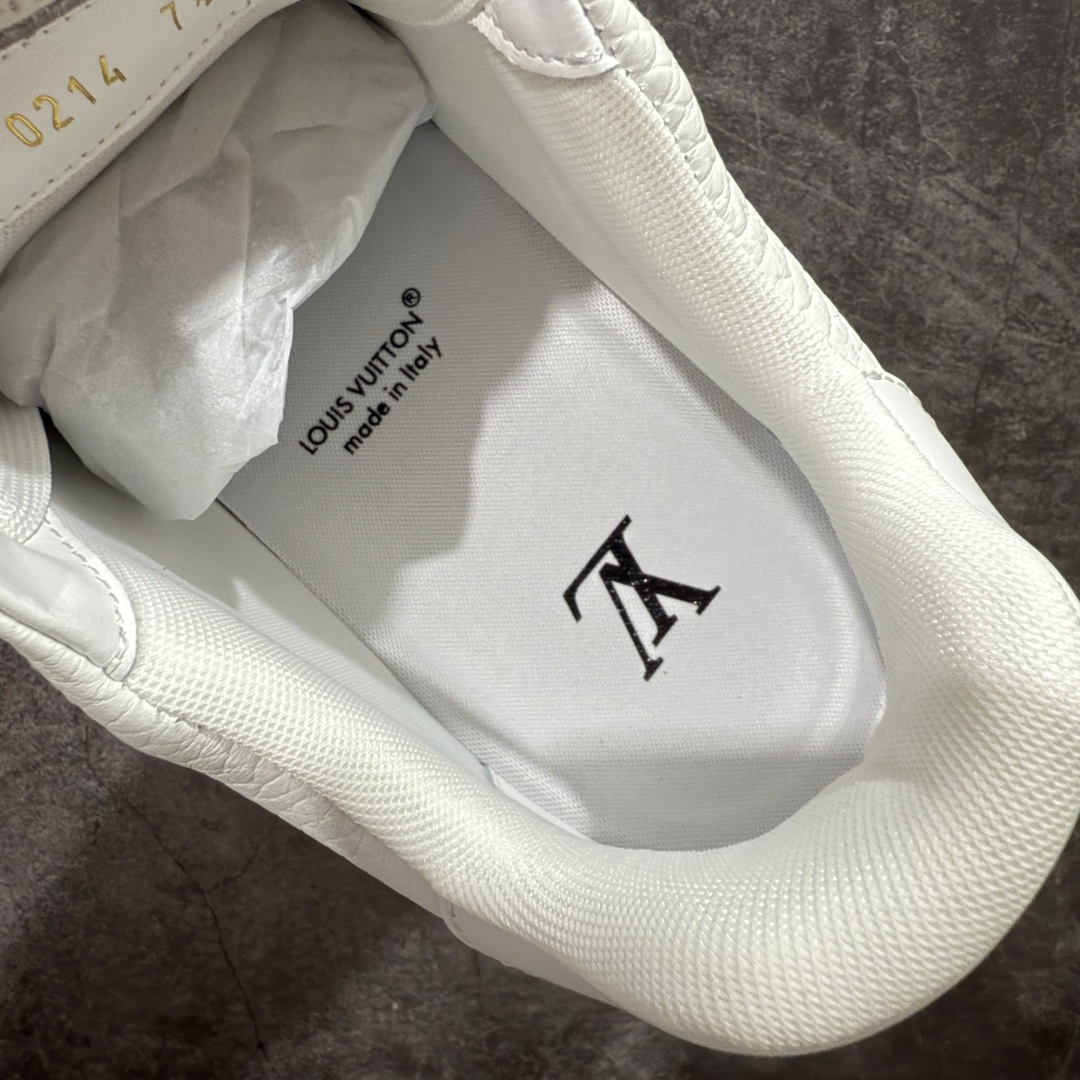 图片[9]-【天花板/Goat版】 市场最强版 没有之一的存在💪🏻 Louis Vuitton LV Trainer 系列全新版上架 手里有正品的可以对比下🆚懂货的看细节‼️ 此版品质是市场从未达到的新高度！ 整体版型 皮料 牛仔布的色差 压花纹路清晰度 后跟版型等等 都可以自行对比[机智]吊打市场所有货，怒甩十条街的那种，直接来正品对比图🆚，欢迎拿市场各大工厂的货来对比！ 尺码：35-45码-选品中心