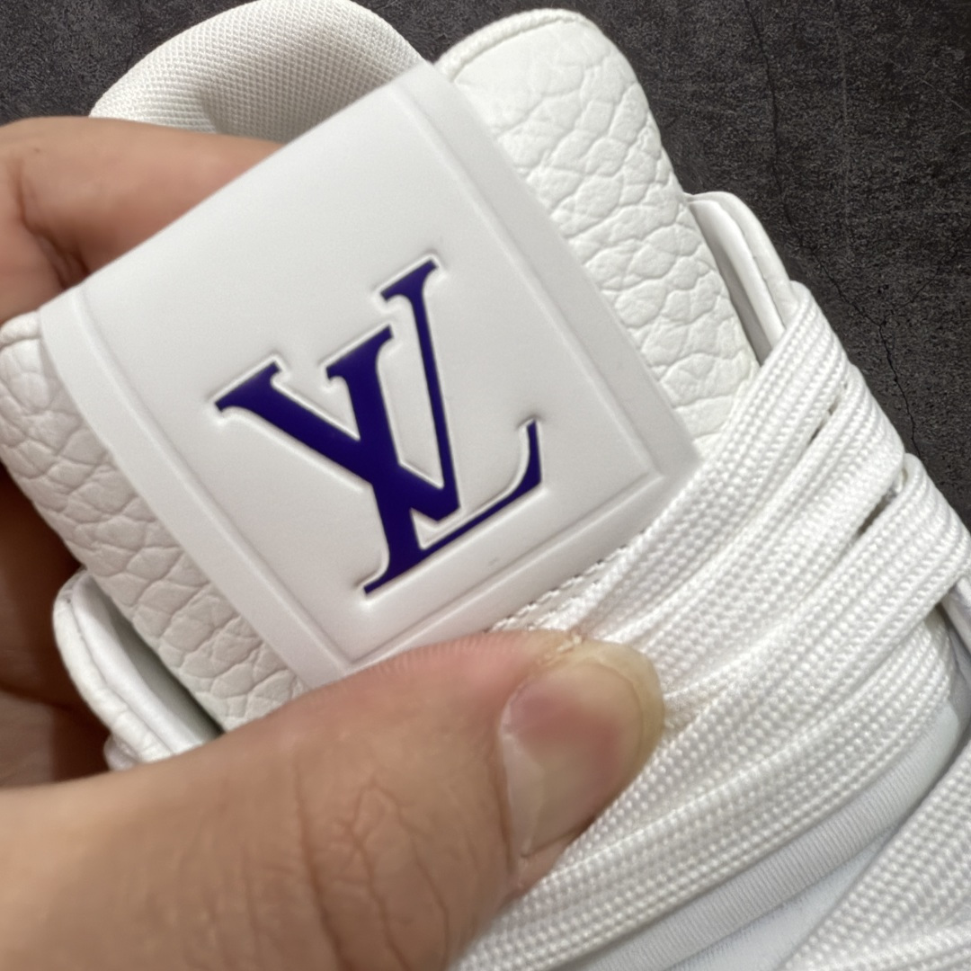 图片[7]-【天花板/Goat版】 市场最强版 没有之一的存在💪🏻 Louis Vuitton LV Trainer 系列全新版上架 手里有正品的可以对比下🆚懂货的看细节‼️ 此版品质是市场从未达到的新高度！ 整体版型 皮料 牛仔布的色差 压花纹路清晰度 后跟版型等等 都可以自行对比[机智]吊打市场所有货，怒甩十条街的那种，直接来正品对比图🆚，欢迎拿市场各大工厂的货来对比！ 尺码：35-45码-选品中心