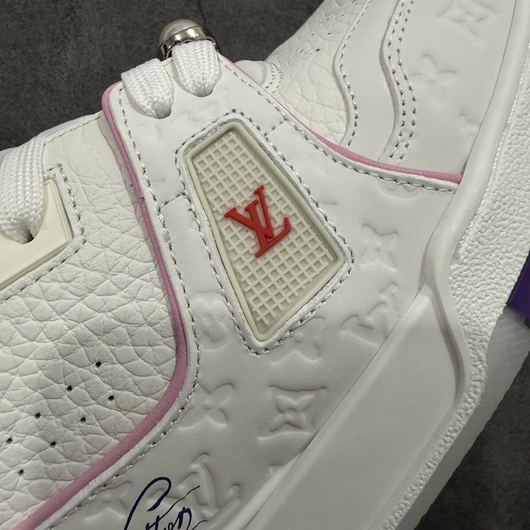 图片[5]-【天花板/Goat版】 市场最强版 没有之一的存在💪🏻 Louis Vuitton LV Trainer 系列全新版上架 手里有正品的可以对比下🆚懂货的看细节‼️ 此版品质是市场从未达到的新高度！ 整体版型 皮料 牛仔布的色差 压花纹路清晰度 后跟版型等等 都可以自行对比[机智]吊打市场所有货，怒甩十条街的那种，直接来正品对比图🆚，欢迎拿市场各大工厂的货来对比！ 尺码：35-45码-选品中心