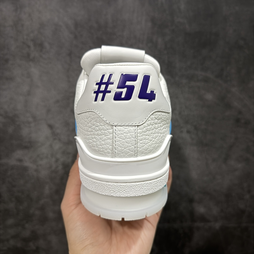 图片[4]-【天花板/Goat版】 市场最强版 没有之一的存在💪🏻 Louis Vuitton LV Trainer 系列全新版上架 手里有正品的可以对比下🆚懂货的看细节‼️ 此版品质是市场从未达到的新高度！ 整体版型 皮料 牛仔布的色差 压花纹路清晰度 后跟版型等等 都可以自行对比[机智]吊打市场所有货，怒甩十条街的那种，直接来正品对比图🆚，欢迎拿市场各大工厂的货来对比！ 尺码：35-45码-选品中心