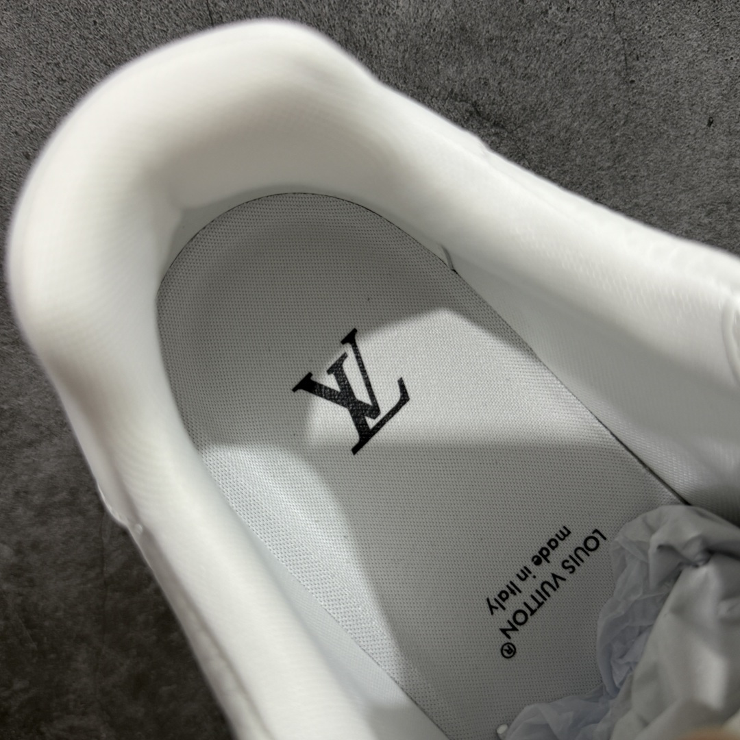 图片[9]-【天花板/Goat版】 市场最强版 没有之一的存在💪🏻 Louis Vuitton LV Trainer 系列全新版上架 手里有正品的可以对比下🆚懂货的看细节‼️ 此版品质是市场从未达到的新高度！ 整体版型 皮料 牛仔布的色差 压花纹路清晰度 后跟版型等等 都可以自行对比[机智]吊打市场所有货，怒甩十条街的那种，直接来正品对比图🆚，欢迎拿市场各大工厂的货来对比！ 尺码：35-45码-选品中心