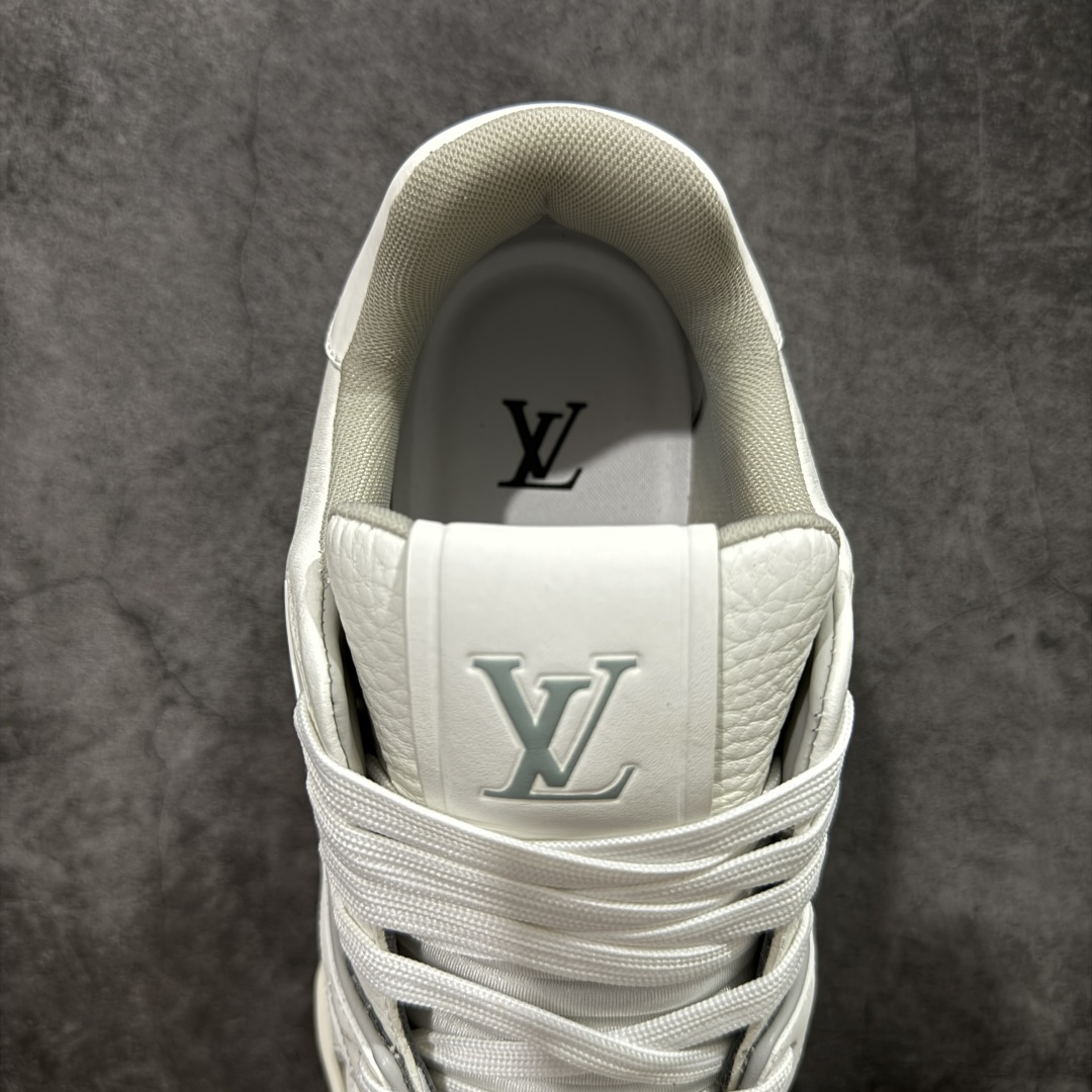 图片[8]-【天花板/Goat版】 市场最强版 没有之一的存在💪🏻 Louis Vuitton LV Trainer 系列全新版上架 白水泥 手里有正品的可以对比下🆚懂货的看细节‼️ 此版品质是市场从未达到的新高度！ 整体版型 皮料 牛仔布的色差 压花纹路清晰度 后跟版型等等 都可以自行对比[机智]吊打市场所有货，怒甩十条街的那种，直接来正品对比图🆚，欢迎拿市场各大工厂的货来对比！ 尺码：35-45码-选品中心