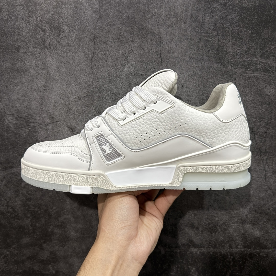 图片[2]-【天花板/Goat版】 市场最强版 没有之一的存在💪🏻 Louis Vuitton LV Trainer 系列全新版上架 白水泥 手里有正品的可以对比下🆚懂货的看细节‼️ 此版品质是市场从未达到的新高度！ 整体版型 皮料 牛仔布的色差 压花纹路清晰度 后跟版型等等 都可以自行对比[机智]吊打市场所有货，怒甩十条街的那种，直接来正品对比图🆚，欢迎拿市场各大工厂的货来对比！ 尺码：35-45码-选品中心