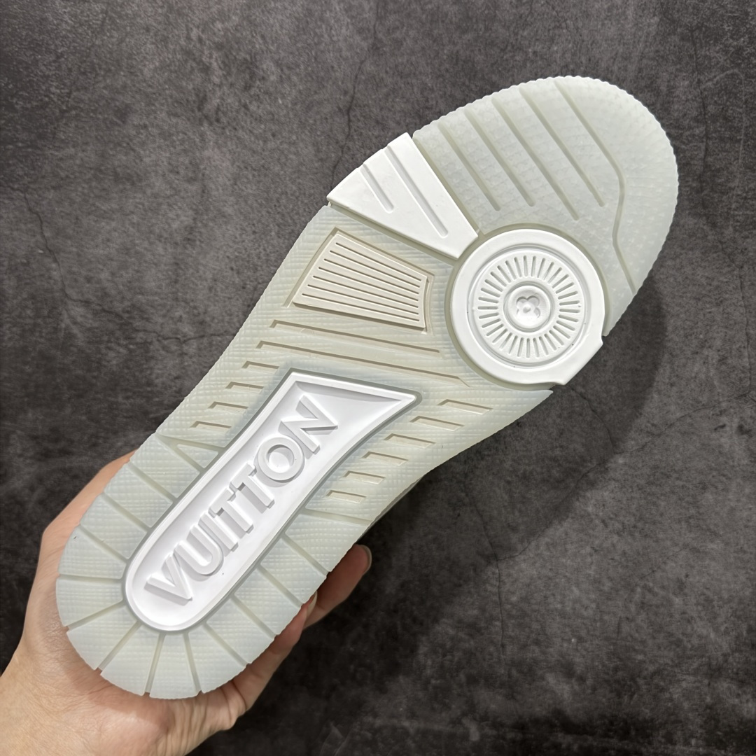 图片[9]-【天花板/Goat版】 市场最强版 没有之一的存在💪🏻 Louis Vuitton LV Trainer 系列全新版上架 白水泥 手里有正品的可以对比下🆚懂货的看细节‼️ 此版品质是市场从未达到的新高度！ 整体版型 皮料 牛仔布的色差 压花纹路清晰度 后跟版型等等 都可以自行对比[机智]吊打市场所有货，怒甩十条街的那种，直接来正品对比图🆚，欢迎拿市场各大工厂的货来对比！ 尺码：35-45码-选品中心