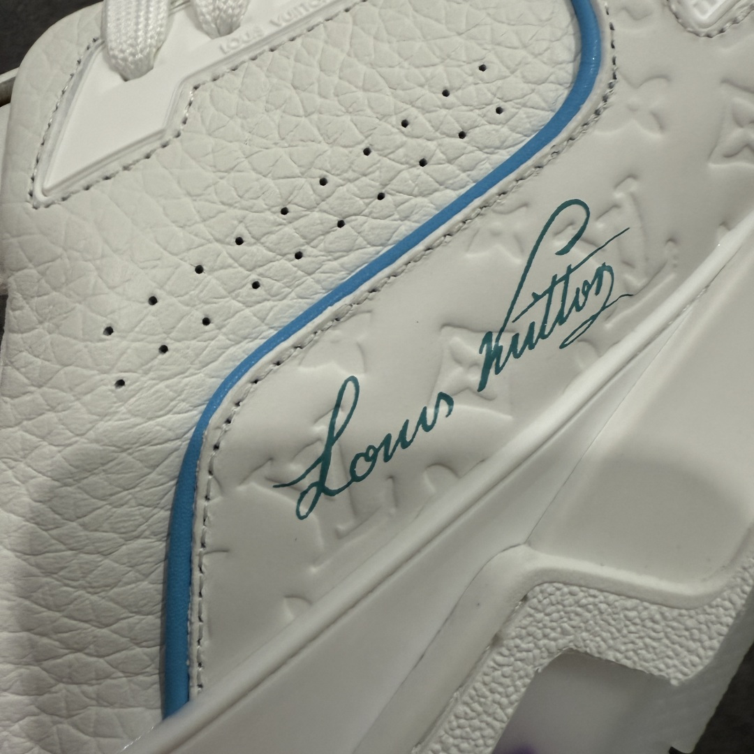 图片[4]-【天花板/Goat版】 市场最强版 没有之一的存在💪🏻 Louis Vuitton LV Trainer 系列全新版上架 手里有正品的可以对比下🆚懂货的看细节‼️ 此版品质是市场从未达到的新高度！ 整体版型 皮料 牛仔布的色差 压花纹路清晰度 后跟版型等等 都可以自行对比[机智]吊打市场所有货，怒甩十条街的那种，直接来正品对比图🆚，欢迎拿市场各大工厂的货来对比！ 尺码：35-45码-选品中心