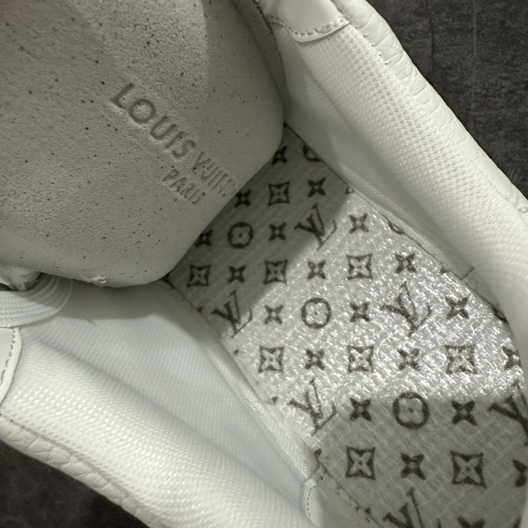 图片[10]-【天花板/Goat版】 市场最强版 没有之一的存在💪🏻 Louis Vuitton LV Trainer 系列全新版上架 手里有正品的可以对比下🆚懂货的看细节‼️ 此版品质是市场从未达到的新高度！ 整体版型 皮料 牛仔布的色差 压花纹路清晰度 后跟版型等等 都可以自行对比[机智]吊打市场所有货，怒甩十条街的那种，直接来正品对比图🆚，欢迎拿市场各大工厂的货来对比！ 尺码：35-45码-选品中心