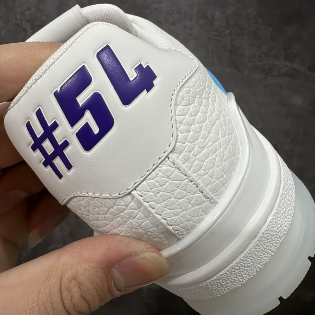 图片[2]-【天花板/Goat版】 市场最强版 没有之一的存在💪🏻 Louis Vuitton LV Trainer 系列全新版上架 手里有正品的可以对比下🆚懂货的看细节‼️ 此版品质是市场从未达到的新高度！ 整体版型 皮料 牛仔布的色差 压花纹路清晰度 后跟版型等等 都可以自行对比[机智]吊打市场所有货，怒甩十条街的那种，直接来正品对比图🆚，欢迎拿市场各大工厂的货来对比！ 尺码：35-45码-选品中心