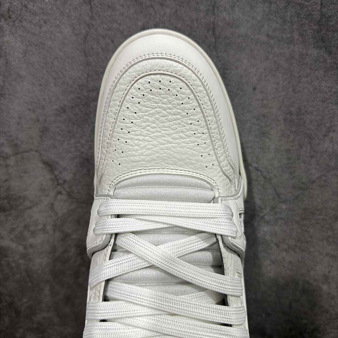 图片[5]-【天花板/Goat版】 市场最强版 没有之一的存在💪🏻 Louis Vuitton LV Trainer 系列全新版上架 白水泥 手里有正品的可以对比下🆚懂货的看细节‼️ 此版品质是市场从未达到的新高度！ 整体版型 皮料 牛仔布的色差 压花纹路清晰度 后跟版型等等 都可以自行对比[机智]吊打市场所有货，怒甩十条街的那种，直接来正品对比图🆚，欢迎拿市场各大工厂的货来对比！ 尺码：35-45码-选品中心