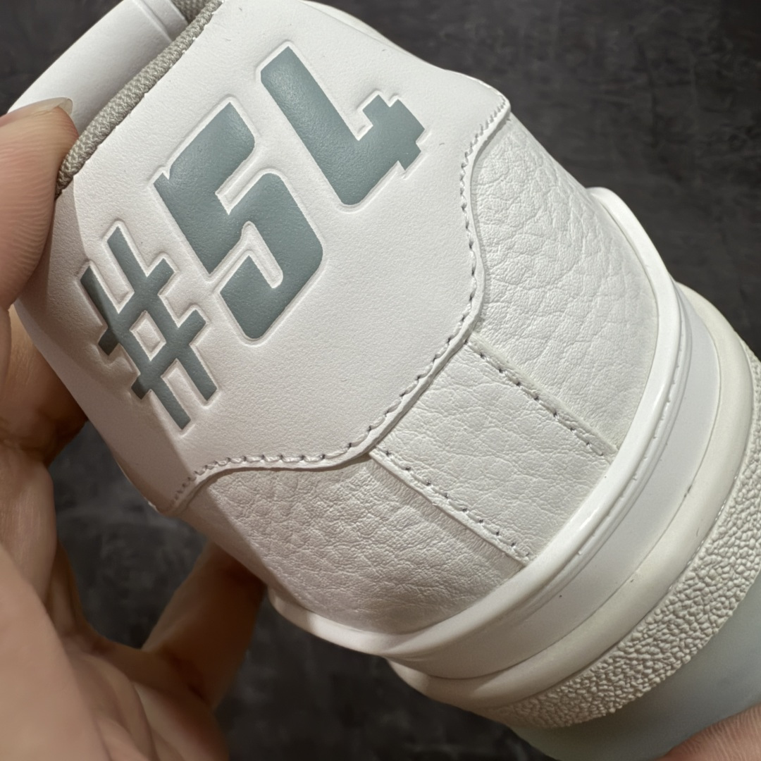 图片[2]-【天花板/Goat版】 市场最强版 没有之一的存在💪🏻 Louis Vuitton LV Trainer 系列全新版上架 手里有正品的可以对比下🆚懂货的看细节‼️ 此版品质是市场从未达到的新高度！ 整体版型 皮料 牛仔布的色差 压花纹路清晰度 后跟版型等等 都可以自行对比[机智]吊打市场所有货，怒甩十条街的那种，直接来正品对比图🆚，欢迎拿市场各大工厂的货来对比！ 尺码：35-45码-选品中心