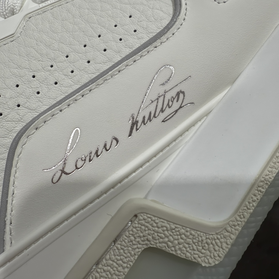 图片[4]-【天花板/Goat版】 市场最强版 没有之一的存在💪🏻 Louis Vuitton LV Trainer 系列全新版上架 手里有正品的可以对比下🆚懂货的看细节‼️ 此版品质是市场从未达到的新高度！ 整体版型 皮料 牛仔布的色差 压花纹路清晰度 后跟版型等等 都可以自行对比[机智]吊打市场所有货，怒甩十条街的那种，直接来正品对比图🆚，欢迎拿市场各大工厂的货来对比！ 尺码：35-45码-选品中心