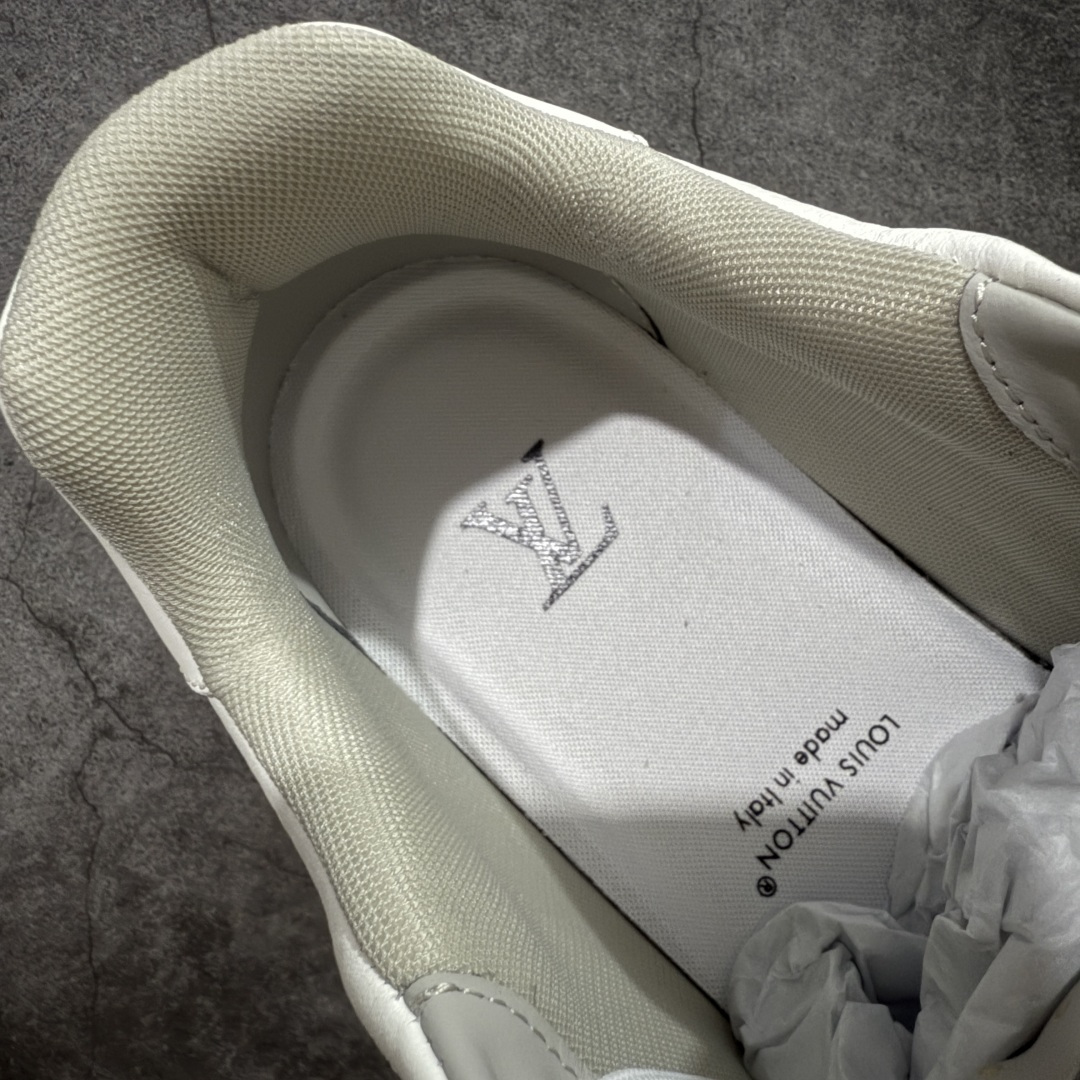 图片[9]-【天花板/Goat版】 市场最强版 没有之一的存在💪🏻 Louis Vuitton LV Trainer 系列全新版上架 手里有正品的可以对比下🆚懂货的看细节‼️ 此版品质是市场从未达到的新高度！ 整体版型 皮料 牛仔布的色差 压花纹路清晰度 后跟版型等等 都可以自行对比[机智]吊打市场所有货，怒甩十条街的那种，直接来正品对比图🆚，欢迎拿市场各大工厂的货来对比！ 尺码：35-45码-选品中心