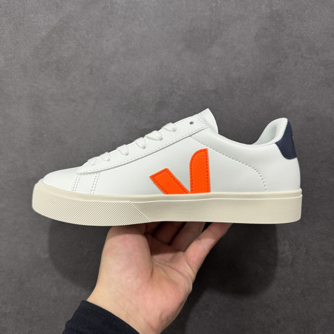 图片[2]-【福利特价】veja Recife Logo CHROMEFREE LEA 法国小众品牌Veja小白鞋 经典小板鞋 增高且有型 妥妥的通勤之王 VEJA始终以绿色地球和低碳运动为宗旨 品牌的所有单品也均用环保材料制作 始终以行动承担对环境的责任 此款VEJA 男女款情侣运动鞋 采用透气皮革鞋面 时尚简约 轻薄舒适 货号： CP052195 尺码： 36-45没半码-选品中心