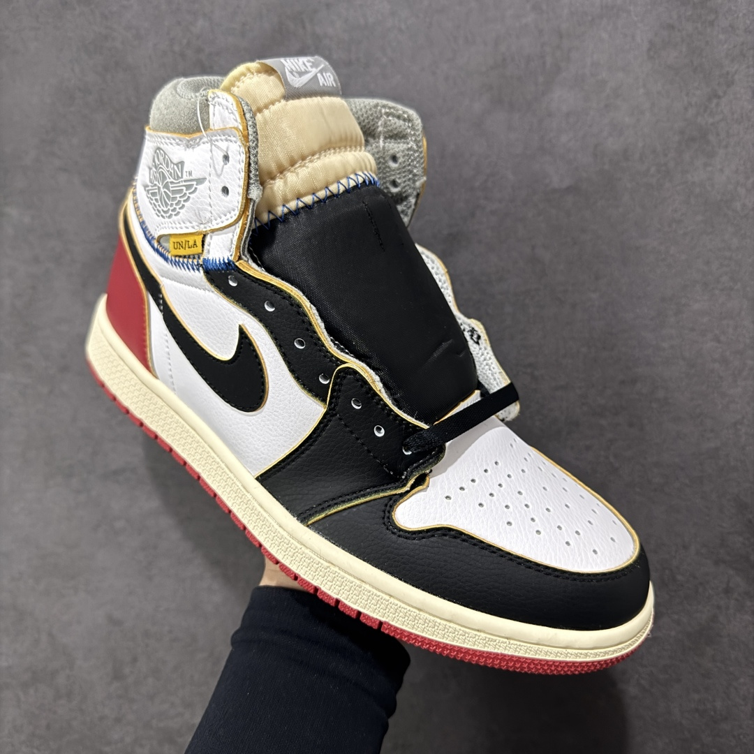 图片[3]-【公司级】Fragment Design x Union x Jordan Air Jordan 1 Retro High Og Nrg 三方联名款 牛皮 舒适 防滑 高帮 复古篮球鞋 男女同款 Air Jordan 1于1985年推出，是耐克第一双以乔丹名字命名的篮球鞋，正是这双鞋，开启了一个时代。Air Jordan 1外形的灵感来自于在当年风靡一时的AirForce 1，同时降低中底厚度，减轻重量，增加贴地感，并采用了后掌Air Sole气垫和最经典的飞翼Logo来自于当时的Nike创意总监Peter Moore。 货号：BV1300-106 尺码：36 36.5 37.5 38 38.5 39 40 40.5 41 42 42.5 43 44 44.5 45 46 47.5 编码：YBB210220-选品中心