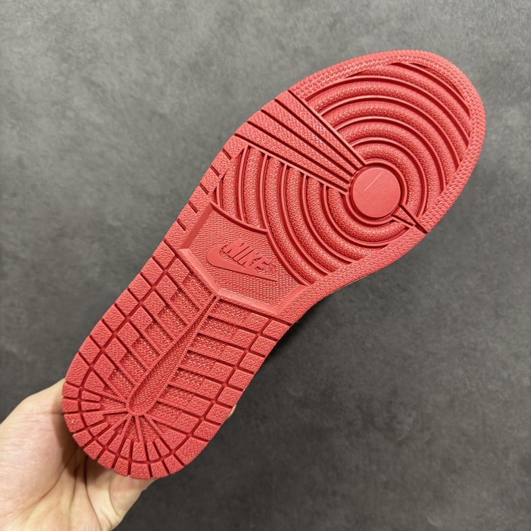 图片[9]-【公司级】Fragment Design x Union x Jordan Air Jordan 1 Retro High Og Nrg 三方联名款 牛皮 舒适 防滑 高帮 复古篮球鞋 男女同款 Air Jordan 1于1985年推出，是耐克第一双以乔丹名字命名的篮球鞋，正是这双鞋，开启了一个时代。Air Jordan 1外形的灵感来自于在当年风靡一时的AirForce 1，同时降低中底厚度，减轻重量，增加贴地感，并采用了后掌Air Sole气垫和最经典的飞翼Logo来自于当时的Nike创意总监Peter Moore。 货号：HV8563-600 尺码：36 36.5 37.5 38 38.5 39 40 40.5 41 42 42.5 43 44 44.5 45 46 47.5 编码：YBB210220-选品中心