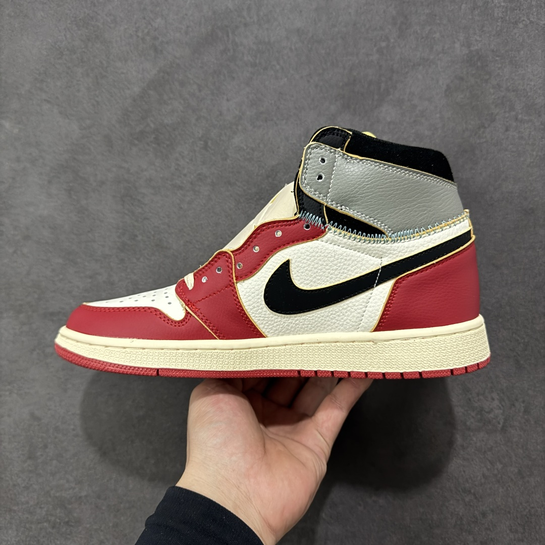 图片[2]-【公司级】Fragment Design x Union x Jordan Air Jordan 1 Retro High Og Nrg 三方联名款 牛皮 舒适 防滑 高帮 复古篮球鞋 男女同款 Air Jordan 1于1985年推出，是耐克第一双以乔丹名字命名的篮球鞋，正是这双鞋，开启了一个时代。Air Jordan 1外形的灵感来自于在当年风靡一时的AirForce 1，同时降低中底厚度，减轻重量，增加贴地感，并采用了后掌Air Sole气垫和最经典的飞翼Logo来自于当时的Nike创意总监Peter Moore。 货号：HV8563-600 尺码：36 36.5 37.5 38 38.5 39 40 40.5 41 42 42.5 43 44 44.5 45 46 47.5 编码：YBB210220-选品中心