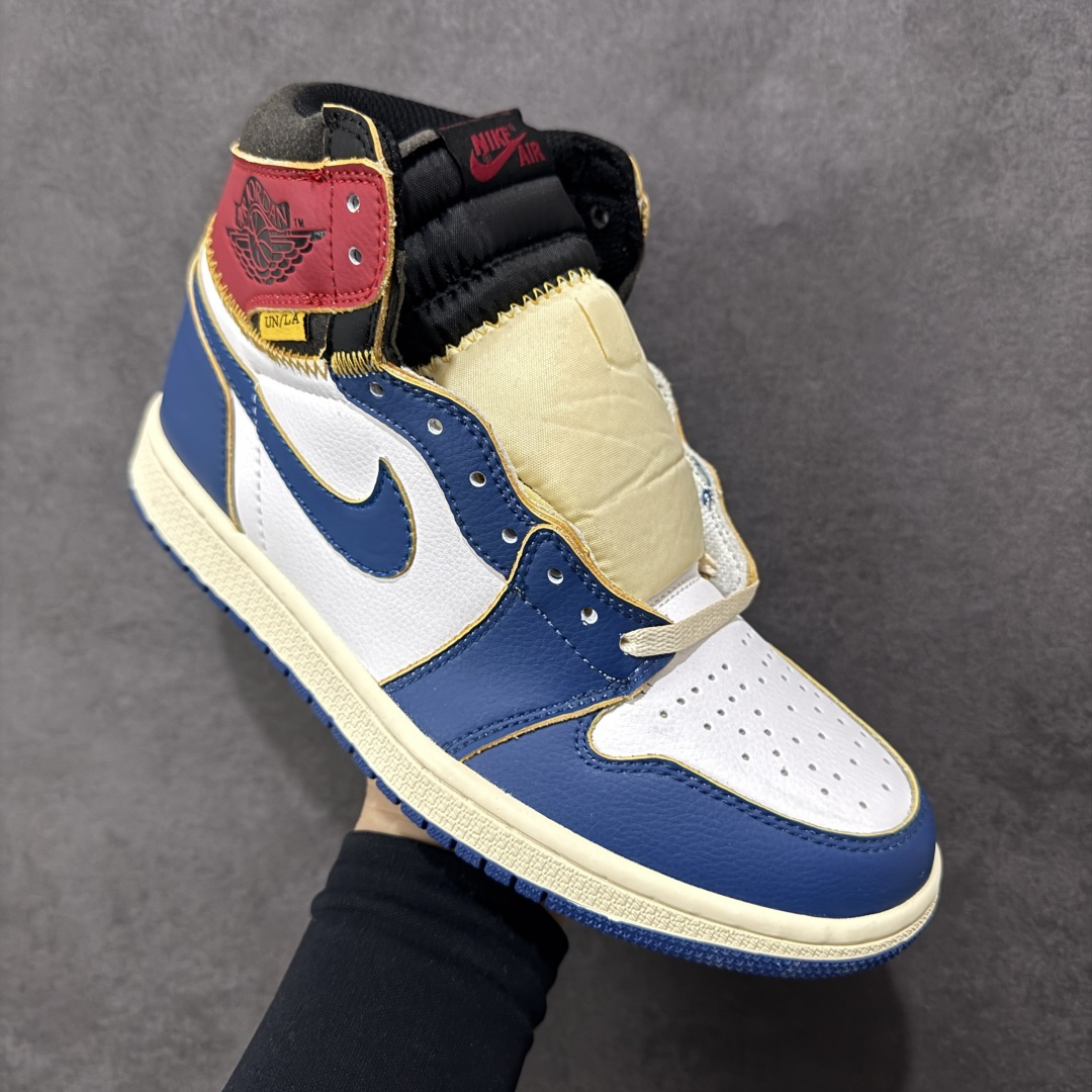 图片[3]-【公司级】Fragment Design x Union x Jordan Air Jordan 1 Retro High Og Nrg 三方联名款 牛皮 舒适 防滑 高帮 复古篮球鞋 男女同款 Air Jordan 1于1985年推出，是耐克第一双以乔丹名字命名的篮球鞋，正是这双鞋，开启了一个时代。Air Jordan 1外形的灵感来自于在当年风靡一时的AirForce 1，同时降低中底厚度，减轻重量，增加贴地感，并采用了后掌Air Sole气垫和最经典的飞翼Logo来自于当时的Nike创意总监Peter Moore。 货号：BV1300-146 尺码：36 36.5 37.5 38 38.5 39 40 40.5 41 42 42.5 43 44 44.5 45 46 47.5 编码：YBB210220-选品中心