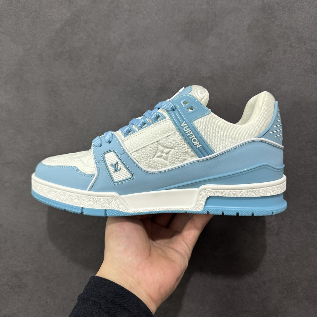 图片[2]-【广东纯原版本】LV Run Away 运动鞋 拼接 Epi 牛皮革和 Monogram 压纹粒面牛皮革，再现传统跑鞋的灵感启发。楔形外底延续标志性设计，品牌字母和标识分饰鞋舌和鞋后。Monogram 压纹粒面牛皮革和 Epi 牛皮革橡胶外底 尺码：35-46 编码：FJB390400-选品中心