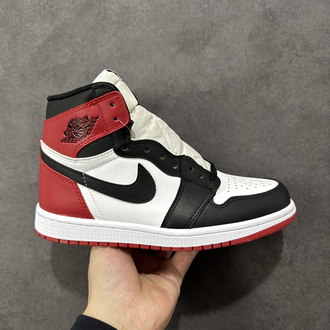 【公司级头层版】Air Jordan 1 High OG 高帮 AJ1 乔丹1代 aj1 乔1 高邦 金人吊牌 乔丹篮球鞋系列555088-125 采用正确头层皮组合荔枝纹头层皮革鞋面材质 中底注胶孔及缜密中底拉帮工艺 内置气垫及耐磨橡胶大底 尺码:36-47带半码-选品中心