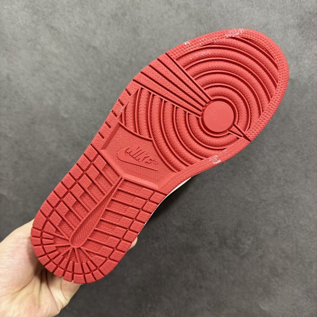 图片[9]-【公司级头层版】Air Jordan 1 High OG 高帮 AJ1 乔丹1代 aj1 乔1 高邦 金人吊牌 乔丹篮球鞋系列555088-125 采用正确头层皮组合荔枝纹头层皮革鞋面材质 中底注胶孔及缜密中底拉帮工艺 内置气垫及耐磨橡胶大底 尺码：36-47带半码-选品中心