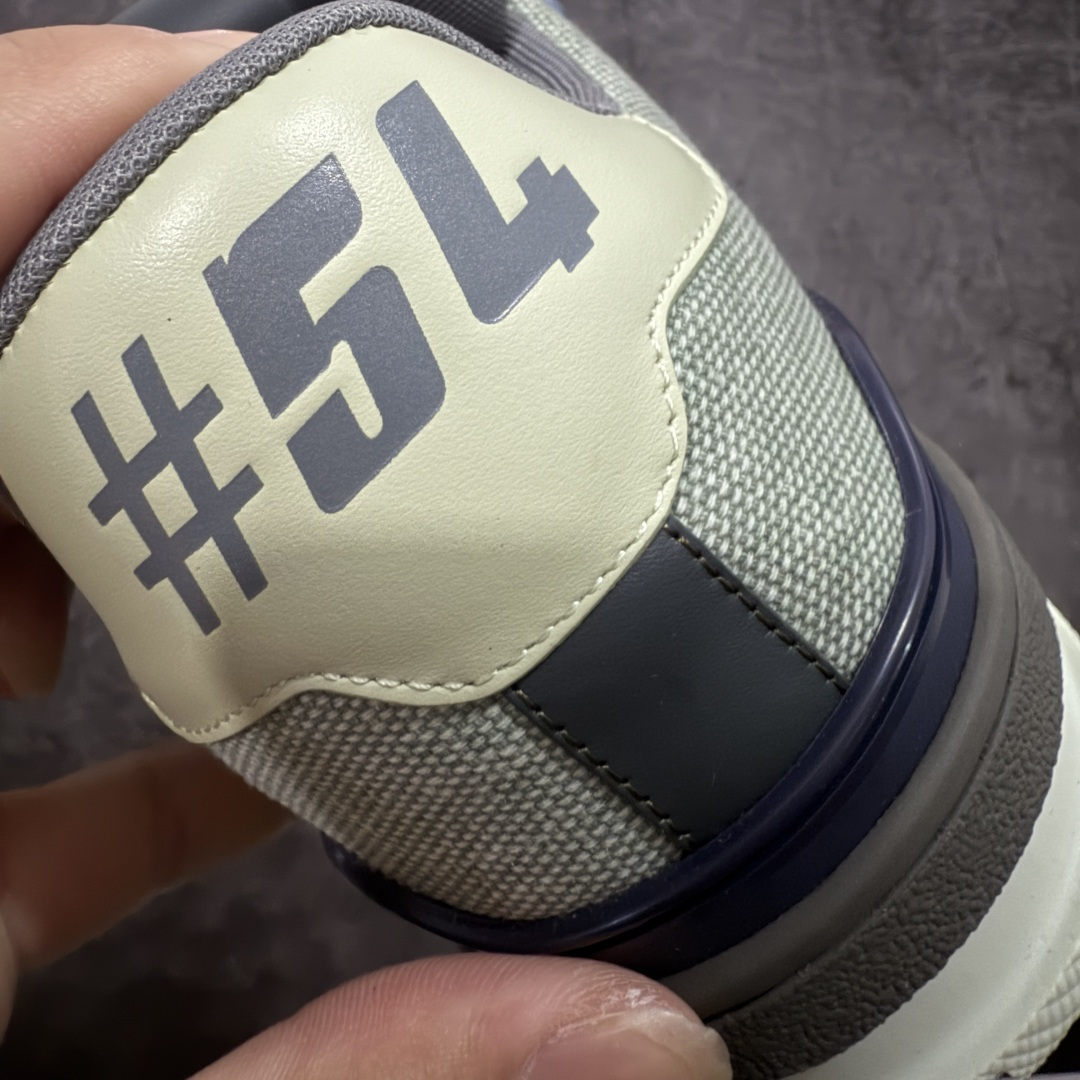 图片[2]-【YS纯原】顶级莞产 LOUIS VUITTON 路易威登 LV Trainer 牛皮革 拼接灰绿 ✦ 原楦原纸版开模，鞋型立体饱满 ✦ 零毛边、零溢胶、零线头瑕疵 ✦ 细节与原版一致 区分市面通货 ✦ 多层叠片＋电脑针车，针距密度一致 ✦ Monogram浮雕＋3D高频压纹 ✦ 多密度发泡中底：支撑回弹媲美专柜 ✦ 原装橡胶大底：含胶量高、纹路深、双拼接零偏差 ✦ ZP级原装包装：专柜款鞋盒＋防尘袋＋说明书 尺码：39-45-选品中心