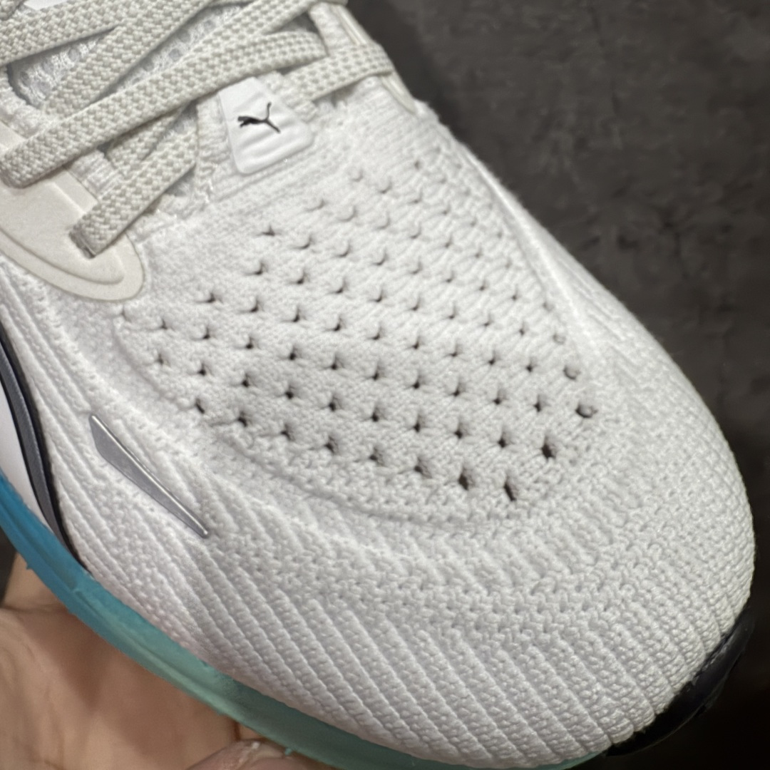 图片[5]-【纯原版】彪马彪破3 PUMA MAGNIFY NITRO 3代 PUMA跑鞋为跑步蓄 能，功能性和美观性兼备。搭载 PUMA NITRO 氮气中底，具备轻量与高缓冲回弹特性，打造柔软舒适脚感。以简约流畅的线条勾勒 PUMA 跑道，为鞋款增添一抹灵动气质。 鞋面 采用轻量化高弹织物鞋面，上脚透气舒适包覆，还确保了耐穿性和支撑性助力急速畅跑 中底 超临界NITRO氮气中底结合厚底轮廓舒适缓震，提供能力反馈，轻便柔软 跑步通勤皆可 鞋侧 PUMA 流线型跑道以明亮色彩呈现，勾勒活力运动美学 外底 采用 PUMAGRIP橡胶大底，止滑耐磨赋予跑者灵活自如的运动体验 货号 311046-04 尺码 36 37 37.5 38 38.5 39 40 40.5 41 42 42.5 43 44 44.5 45-选品中心