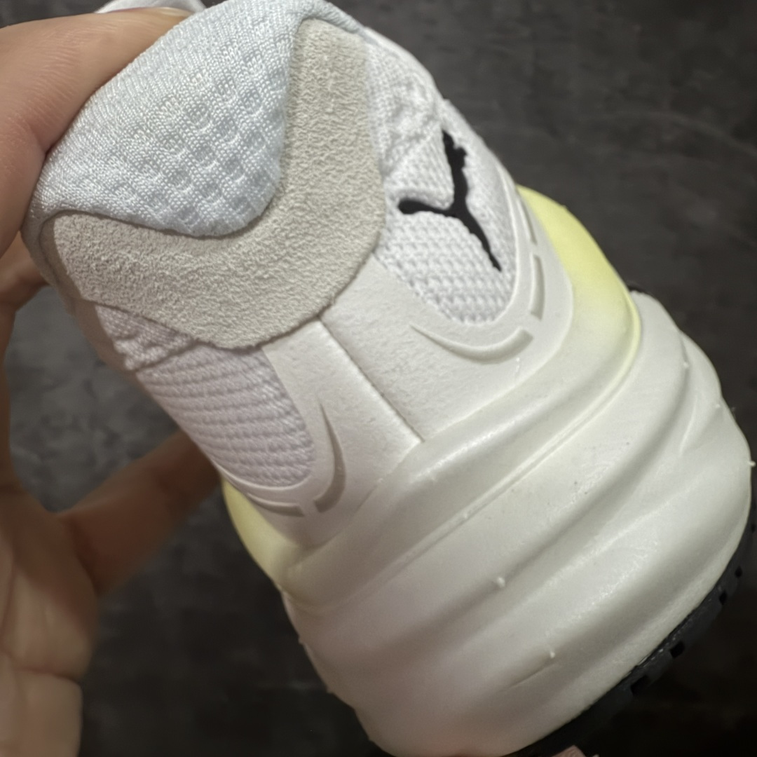 图片[2]-【纯原版】彪马彪破3 PUMA MAGNIFY NITRO 3代 PUMA跑鞋为跑步蓄 能，功能性和美观性兼备。搭载 PUMA NITRO 氮气中底，具备轻量与高缓冲回弹特性，打造柔软舒适脚感。以简约流畅的线条勾勒 PUMA 跑道，为鞋款增添一抹灵动气质。 鞋面 采用轻量化高弹织物鞋面，上脚透气舒适包覆，还确保了耐穿性和支撑性助力急速畅跑 中底 超临界NITRO氮气中底结合厚底轮廓舒适缓震，提供能力反馈，轻便柔软 跑步通勤皆可 鞋侧 PUMA 流线型跑道以明亮色彩呈现，勾勒活力运动美学 外底 采用 PUMAGRIP橡胶大底，止滑耐磨赋予跑者灵活自如的运动体验 货号 311046-04 尺码 36 37 37.5 38 38.5 39 40 40.5 41 42 42.5 43 44 44.5 45-选品中心