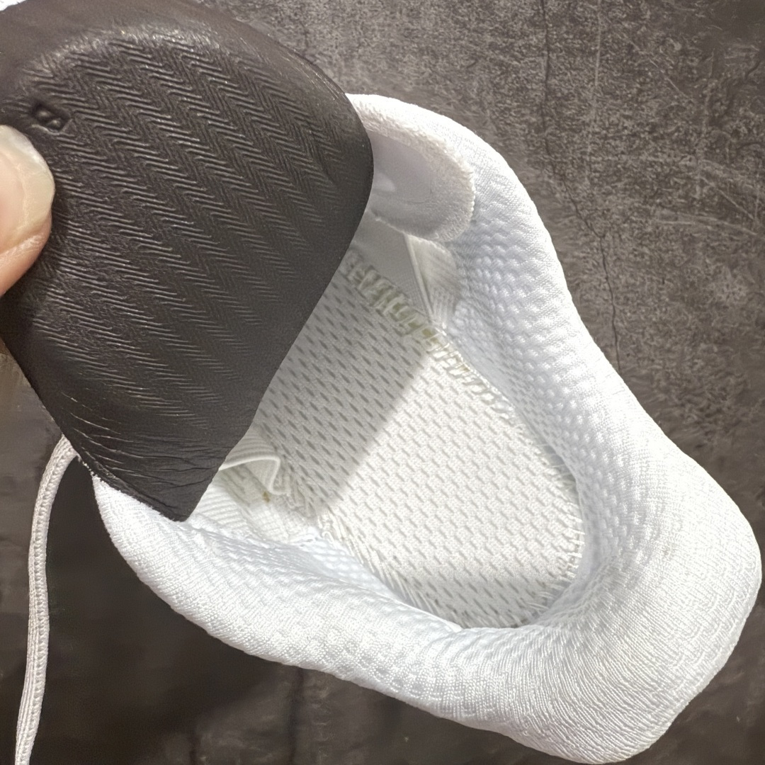 图片[8]-【纯原版】彪马彪破3 PUMA MAGNIFY NITRO 3代 PUMA跑鞋为跑步蓄 能，功能性和美观性兼备。搭载 PUMA NITRO 氮气中底，具备轻量与高缓冲回弹特性，打造柔软舒适脚感。以简约流畅的线条勾勒 PUMA 跑道，为鞋款增添一抹灵动气质。 鞋面 采用轻量化高弹织物鞋面，上脚透气舒适包覆，还确保了耐穿性和支撑性助力急速畅跑 中底 超临界NITRO氮气中底结合厚底轮廓舒适缓震，提供能力反馈，轻便柔软 跑步通勤皆可 鞋侧 PUMA 流线型跑道以明亮色彩呈现，勾勒活力运动美学 外底 采用 PUMAGRIP橡胶大底，止滑耐磨赋予跑者灵活自如的运动体验 货号 311046-04 尺码 36 37 37.5 38 38.5 39 40 40.5 41 42 42.5 43 44 44.5 45-选品中心