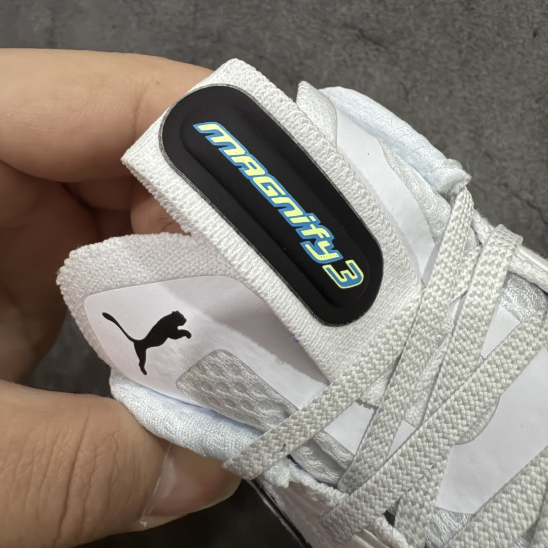 图片[6]-【纯原版】彪马彪破3 PUMA MAGNIFY NITRO 3代 PUMA跑鞋为跑步蓄 能，功能性和美观性兼备。搭载 PUMA NITRO 氮气中底，具备轻量与高缓冲回弹特性，打造柔软舒适脚感。以简约流畅的线条勾勒 PUMA 跑道，为鞋款增添一抹灵动气质。 鞋面 采用轻量化高弹织物鞋面，上脚透气舒适包覆，还确保了耐穿性和支撑性助力急速畅跑 中底 超临界NITRO氮气中底结合厚底轮廓舒适缓震，提供能力反馈，轻便柔软 跑步通勤皆可 鞋侧 PUMA 流线型跑道以明亮色彩呈现，勾勒活力运动美学 外底 采用 PUMAGRIP橡胶大底，止滑耐磨赋予跑者灵活自如的运动体验 货号 311046-04 尺码 36 37 37.5 38 38.5 39 40 40.5 41 42 42.5 43 44 44.5 45-选品中心