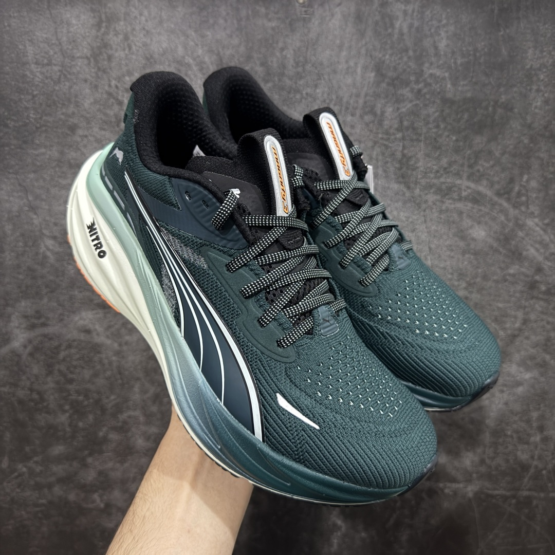 【纯原版】彪马彪破3 PUMA MAGNIFY NITRO 3代 PUMA跑鞋为跑步蓄 能,功能性和美观性兼备。搭载 PUMA NITRO 氮气中底,具备轻量与高缓冲回弹特性,打造柔软舒适脚感。以简约流畅的线条勾勒 PUMA 跑道,为鞋款增添一抹灵动气质。 鞋面 采用轻量化高弹织物鞋面,上脚透气舒适包覆,还确保了耐穿性和支撑性助力急速畅跑 中底 超临界NITRO氮气中底结合厚底轮廓舒适缓震,提供能力反馈,轻便柔软 跑步通勤皆可 鞋侧 PUMA 流线型跑道以明亮色彩呈现,勾勒活力运动美学 外底 采用 PUMAGRIP橡胶大底,止滑耐磨赋予跑者灵活自如的运动体验 货号 311046-07 尺码 36 37 37.5 38 38.5 39 40 40.5 41 42 42.5 43 44 44.5 45-选品中心