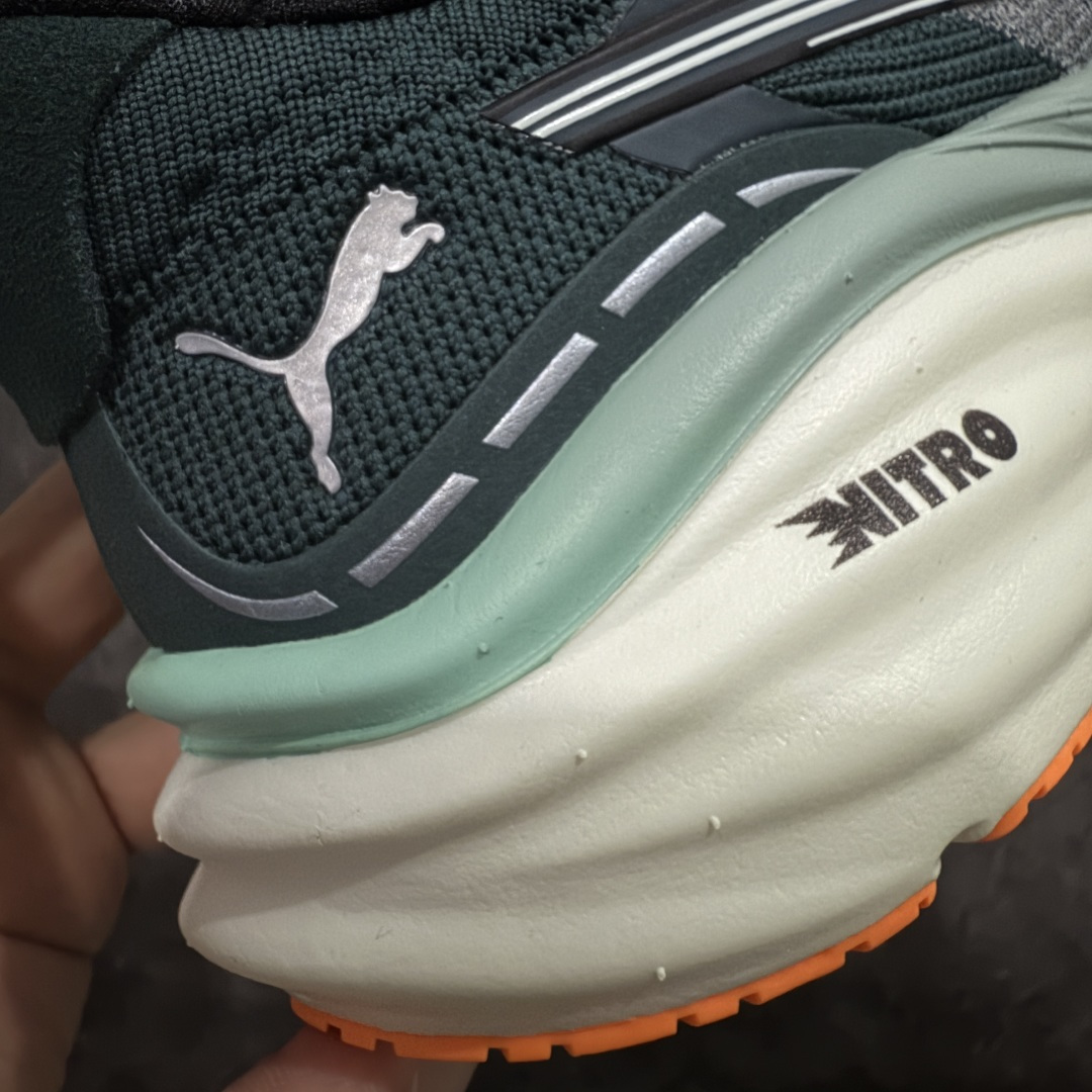 图片[3]-【纯原版】彪马彪破3 PUMA MAGNIFY NITRO 3代 PUMA跑鞋为跑步蓄 能，功能性和美观性兼备。搭载 PUMA NITRO 氮气中底，具备轻量与高缓冲回弹特性，打造柔软舒适脚感。以简约流畅的线条勾勒 PUMA 跑道，为鞋款增添一抹灵动气质。 鞋面 采用轻量化高弹织物鞋面，上脚透气舒适包覆，还确保了耐穿性和支撑性助力急速畅跑 中底 超临界NITRO氮气中底结合厚底轮廓舒适缓震，提供能力反馈，轻便柔软 跑步通勤皆可 鞋侧 PUMA 流线型跑道以明亮色彩呈现，勾勒活力运动美学 外底 采用 PUMAGRIP橡胶大底，止滑耐磨赋予跑者灵活自如的运动体验 货号 311046-07 尺码 36 37 37.5 38 38.5 39 40 40.5 41 42 42.5 43 44 44.5 45-选品中心