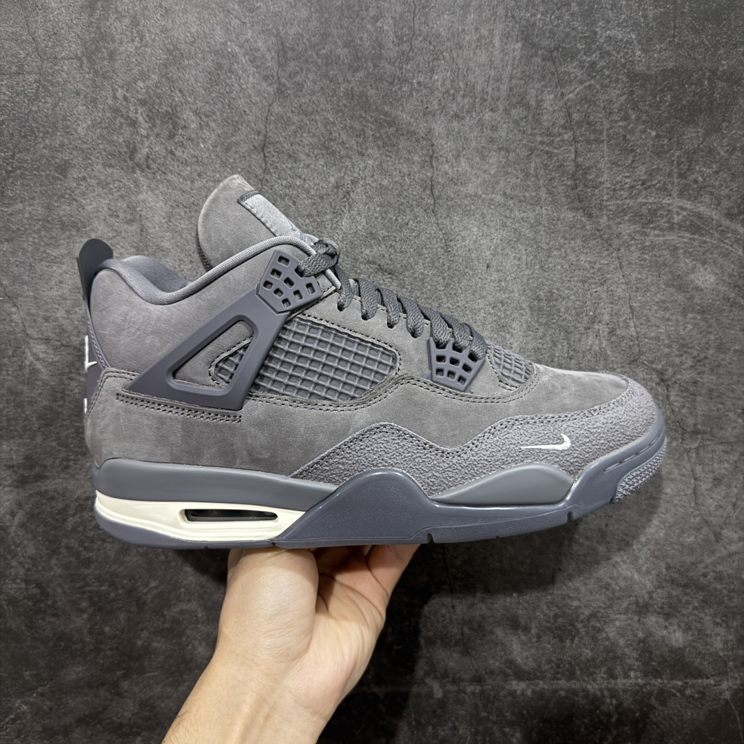 【美版GX纯原】Nigel Sylvester x Air Jordan AJ4 “Brick by Brick” 联名灰砖 货号:HF4340-002 全新批次 重点区分市面 真正砖面纹路 区别市面版本 正确细节 卡色无色差 GX原数据精心打造 原厂材质 超弹硅胶材质 内层不织布补强 补强为硅胶提供更强耐久性 避免断裂 圈内最强四代 独家外贸特供尺码含 45.5 48.5 耗时半年巨作 全套原纸板楦头开发 原厂特供皮料加持 确保原汁原味 完美呈现四代版型 一比一鞋头弧度高度鞋身弧度 数据细节工艺流程均保持原鞋一致 原厂TPU网格鞋带扣 正确内里网布 菱角分明不变形无多余毛边 柔软性质感一致于原鞋 市场唯一原厂鞋扣模具 背面可见隐藏注塑口 原厂织唛标 原厂飞人电绣工艺 尾指中部跳三针 独家绑鞋带手法 印刷中底布 四线拉帮 米色美纹纸贴合固定 进口港宝加持 后跟自然饱满 全鞋荧光划线卡点 追求极致完美 每一双都是工艺品 多重QC质检 超越公司货的品控标准 实实在在的免检产品 …… 尺码:40 40.5 41 42 42.5 43 44 44.5 45 46 47.5 48.5-选品中心