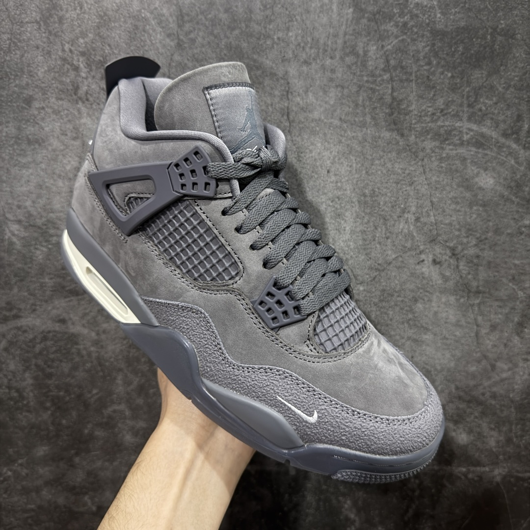 图片[3]-【美版GX纯原】Nigel Sylvester x Air Jordan AJ4 “Brick by Brick” 联名灰砖 货号：HF4340-002 全新批次 重点区分市面 真正砖面纹路 区别市面版本 正确细节 卡色无色差 GX原数据精心打造 原厂材质 超弹硅胶材质 内层不织布补强 补强为硅胶提供更强耐久性 避免断裂 圈内最强四代 独家外贸特供尺码含 45.5 48.5 耗时半年巨作 全套原纸板楦头开发 原厂特供皮料加持 确保原汁原味 完美呈现四代版型 一比一鞋头弧度高度鞋身弧度 数据细节工艺流程均保持原鞋一致 原厂TPU网格鞋带扣 正确内里网布 菱角分明不变形无多余毛边 柔软性质感一致于原鞋 市场唯一原厂鞋扣模具 背面可见隐藏注塑口 原厂织唛标 原厂飞人电绣工艺 尾指中部跳三针 独家绑鞋带手法 印刷中底布 四线拉帮 米色美纹纸贴合固定 进口港宝加持 后跟自然饱满 全鞋荧光划线卡点 追求极致完美 每一双都是工艺品 多重QC质检 超越公司货的品控标准 实实在在的免检产品 …… 尺码：40 40.5 41 42 42.5 43 44 44.5 45 46 47.5 48.5-选品中心