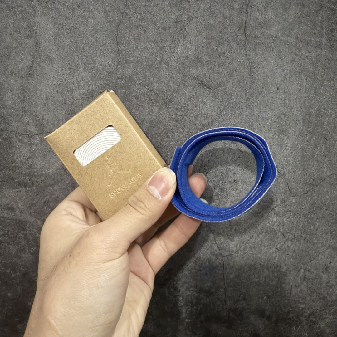 图片[13]-【美版GX纯原】Nigel Sylvester x Air Jordan AJ4 “Brick by Brick” 联名灰砖 货号：HF4340-002 全新批次 重点区分市面 真正砖面纹路 区别市面版本 正确细节 卡色无色差 GX原数据精心打造 原厂材质 超弹硅胶材质 内层不织布补强 补强为硅胶提供更强耐久性 避免断裂 圈内最强四代 独家外贸特供尺码含 45.5 48.5 耗时半年巨作 全套原纸板楦头开发 原厂特供皮料加持 确保原汁原味 完美呈现四代版型 一比一鞋头弧度高度鞋身弧度 数据细节工艺流程均保持原鞋一致 原厂TPU网格鞋带扣 正确内里网布 菱角分明不变形无多余毛边 柔软性质感一致于原鞋 市场唯一原厂鞋扣模具 背面可见隐藏注塑口 原厂织唛标 原厂飞人电绣工艺 尾指中部跳三针 独家绑鞋带手法 印刷中底布 四线拉帮 米色美纹纸贴合固定 进口港宝加持 后跟自然饱满 全鞋荧光划线卡点 追求极致完美 每一双都是工艺品 多重QC质检 超越公司货的品控标准 实实在在的免检产品 …… 尺码：40 40.5 41 42 42.5 43 44 44.5 45 46 47.5 48.5-选品中心