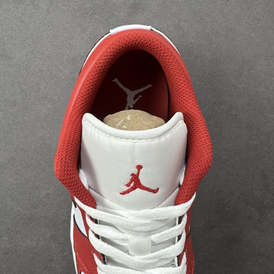 图片[7]-【K版纯原】Nike Air Jordan 1 Low AJ1 白红 马年限定 低帮复古文化篮球鞋 553558 166 市场唯一独家头层皮打造 原鞋原档案开发 原厂皮料 原档冲孔鞋头 正确满胶鞋垫 四线拉帮 原厂织唛标 鞋舌高弹海绵填充 尺码：36 36.5 37.5 38 38.5 39 40 40.5 41 42 42.5 43 44 44.5 45 46-选品中心