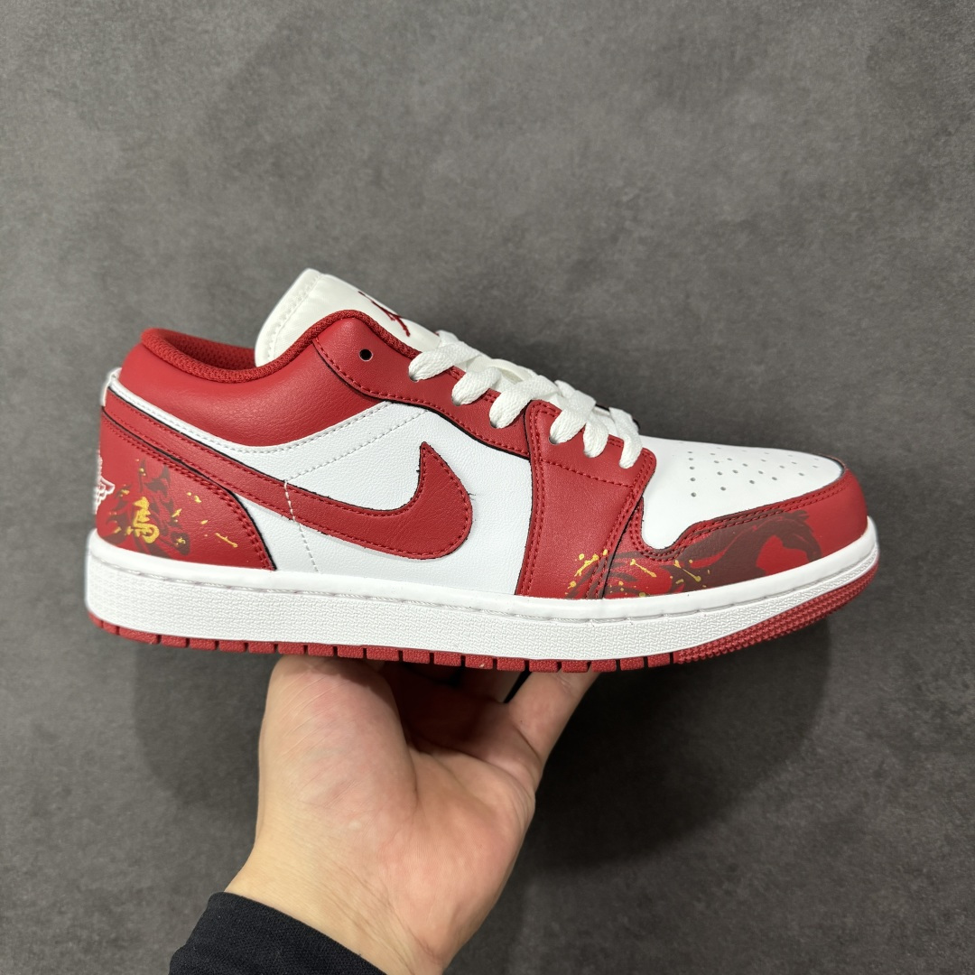 【K版纯原】Nike Air Jordan 1 Low AJ1 白红 马年限定 低帮复古文化篮球鞋 553558 166 市场唯一独家头层皮打造 原鞋原档案开发 原厂皮料 原档冲孔鞋头 正确满胶鞋垫 四线拉帮 原厂织唛标 鞋舌高弹海绵填充 尺码:36 36.5 37.5 38 38.5 39 40 40.5 41 42 42.5 43 44 44.5 45 46-选品中心