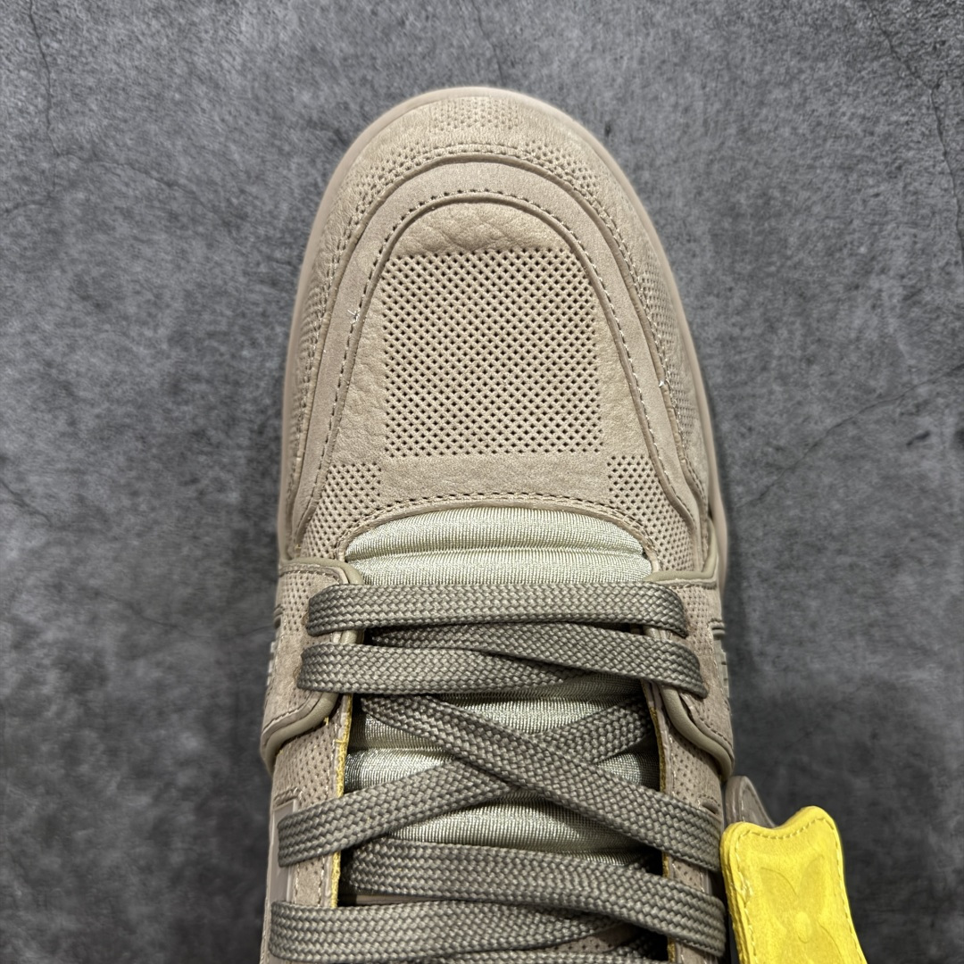 图片[5]-【天花板/Goat版】 市场最强版 没有之一的存在💪🏻 Louis Vuitton LV Trainer 系列全新版上架 手里有正品的可以对比下🆚懂货的看细节‼️ 此版品质是市场从未达到的新高度！ 整体版型 皮料 牛仔布的色差 压花纹路清晰度 后跟版型等等 都可以自行对比[机智]吊打市场所有货，怒甩十条街的那种，直接来正品对比图🆚，欢迎拿市场各大工厂的货来对比！ 尺码：35-45码-选品中心