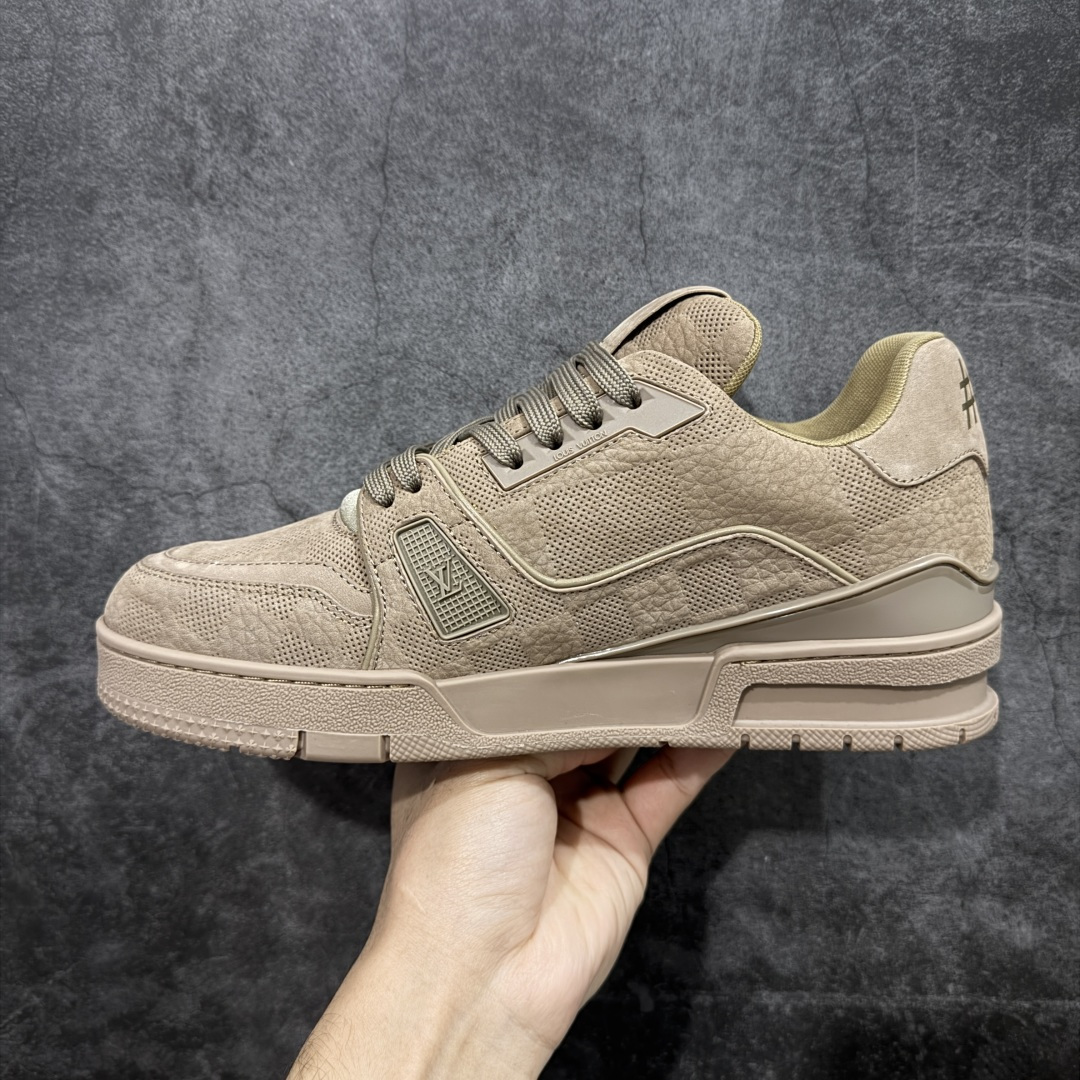 图片[2]-【天花板/Goat版】 市场最强版 没有之一的存在💪🏻 Louis Vuitton LV Trainer 系列全新版上架 手里有正品的可以对比下🆚懂货的看细节‼️ 此版品质是市场从未达到的新高度！ 整体版型 皮料 牛仔布的色差 压花纹路清晰度 后跟版型等等 都可以自行对比[机智]吊打市场所有货，怒甩十条街的那种，直接来正品对比图🆚，欢迎拿市场各大工厂的货来对比！ 尺码：35-45码-选品中心