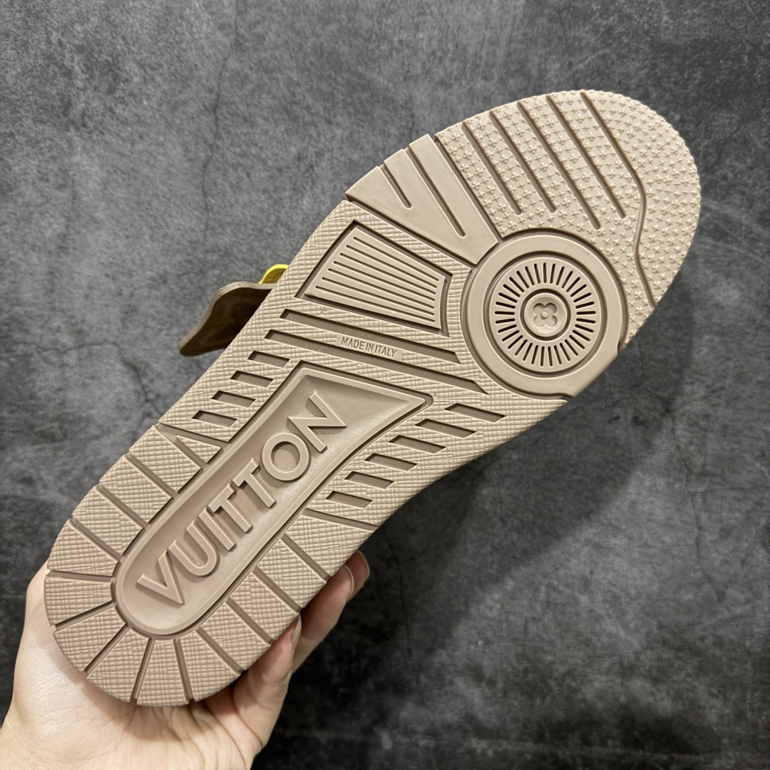 图片[9]-【天花板/Goat版】 市场最强版 没有之一的存在💪🏻 Louis Vuitton LV Trainer 系列全新版上架 手里有正品的可以对比下🆚懂货的看细节‼️ 此版品质是市场从未达到的新高度！ 整体版型 皮料 牛仔布的色差 压花纹路清晰度 后跟版型等等 都可以自行对比[机智]吊打市场所有货，怒甩十条街的那种，直接来正品对比图🆚，欢迎拿市场各大工厂的货来对比！ 尺码：35-45码-选品中心