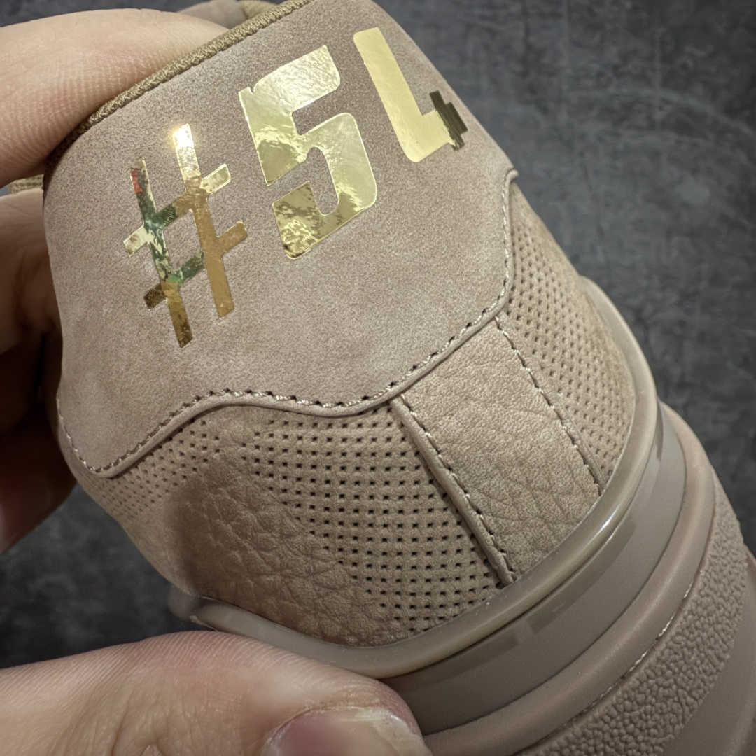 图片[2]-【天花板/Goat版】 市场最强版 没有之一的存在💪🏻 Louis Vuitton LV Trainer 系列全新版上架 手里有正品的可以对比下🆚懂货的看细节‼️ 此版品质是市场从未达到的新高度！ 整体版型 皮料 牛仔布的色差 压花纹路清晰度 后跟版型等等 都可以自行对比[机智]吊打市场所有货，怒甩十条街的那种，直接来正品对比图🆚，欢迎拿市场各大工厂的货来对比！ 尺码：35-45码-选品中心