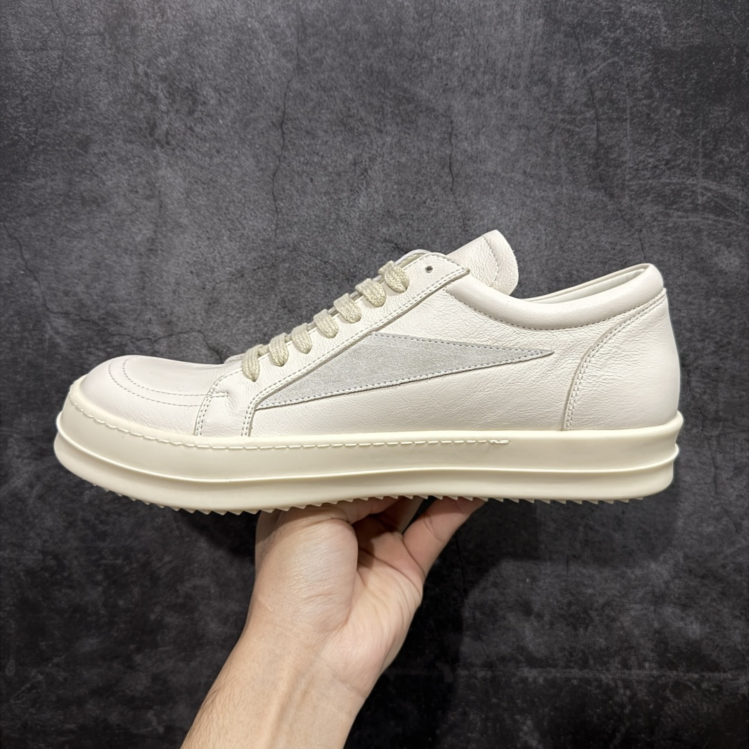 图片[2]-【XC2.0升级版】Rick Owens Vintage Low-Top Sneakers RO低帮系列暗黑高街经典增高休闲运动厚底板鞋 米白皮面 原厂皮批次上线 无需任何文案吹嘘！货硬就是王道！ 独家购入2025最新原鞋开发！重新调整最新批次细节！ 升级采用原厂粒面小牛皮打造！同步官方配备同规格材料布袋！标配原盒 加固硬盒外套 高标准出货！ PS：退换布袋丢失扣20 请知悉！ 尺码：38-45-选品中心