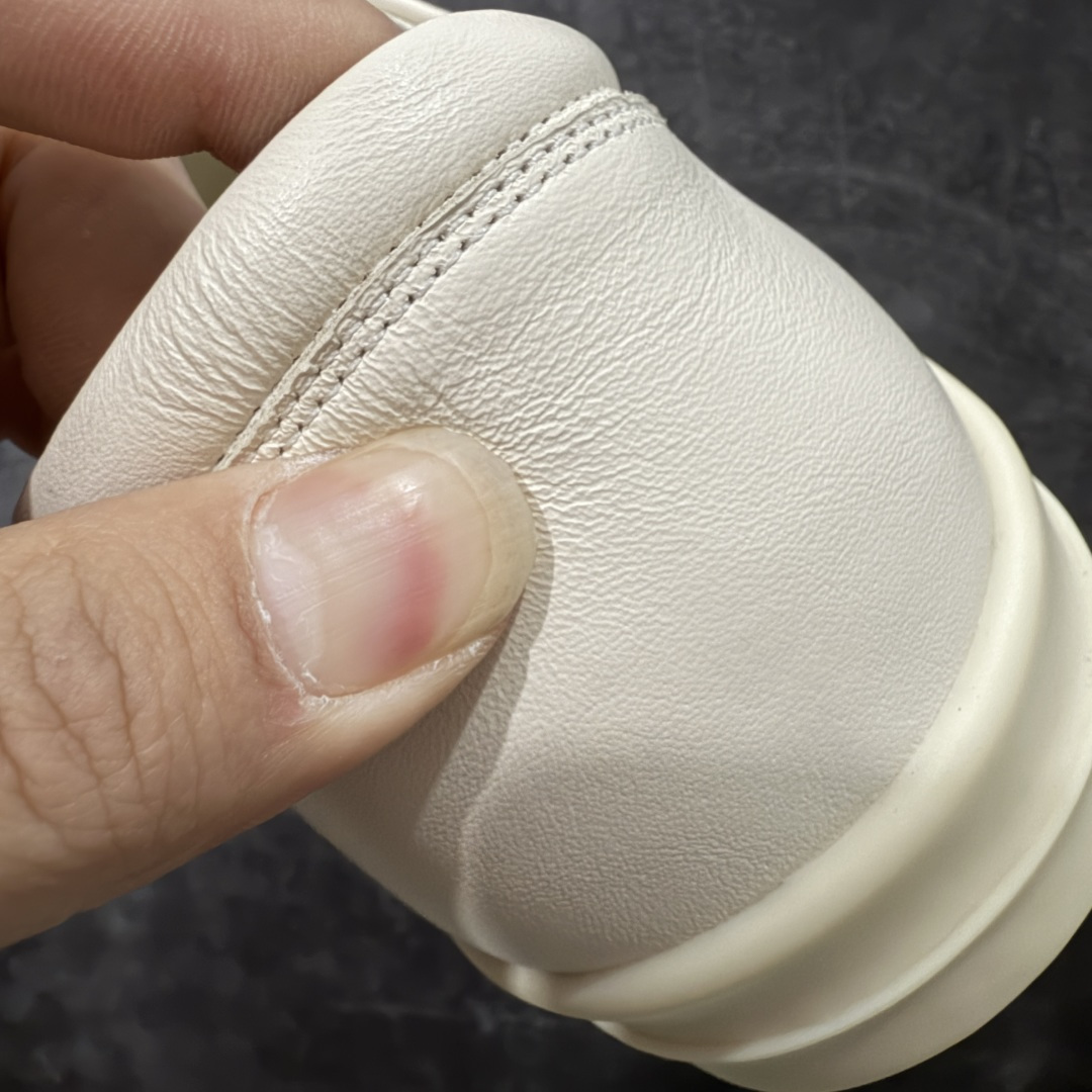 图片[2]-【XC2.0升级版】Rick Owens Vintage Low-Top Sneakers RO低帮系列暗黑高街经典增高休闲运动厚底板鞋 米白皮面 原厂皮批次上线 无需任何文案吹嘘！货硬就是王道！ 独家购入2025最新原鞋开发！重新调整最新批次细节！ 升级采用原厂粒面小牛皮打造！同步官方配备同规格材料布袋！标配原盒 加固硬盒外套 高标准出货！ PS：退换布袋丢失扣20 请知悉！ 尺码：38-45-选品中心