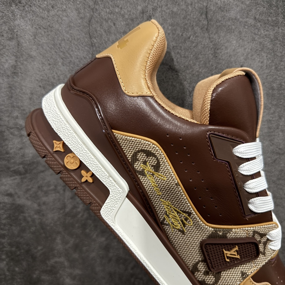 图片[7]-【莞产YS版本】Louis Vuitton Trainer lv时装走秀运动鞋 完美鞋型超高的清洁度 零毛边线头瑕疵 全套原楦原纸版原鞋开模 全网最具灵魂的版型 正确原装黄色鞋盒 正确中底印花 鞋面印花3D高频深度立体 全鞋电脑针车 紧密相连 针距密度一致 环保乳胶注塑鞋垫 厚度脚感还原原版 皮面裁剪部位 统一油边封口工艺 原装橡胶大底含胶量大底组合零偏差 专柜全套包装 防尘袋 说明书 质保卡 男女鞋 尺码： 39 40 41 42 43 44 45-选品中心