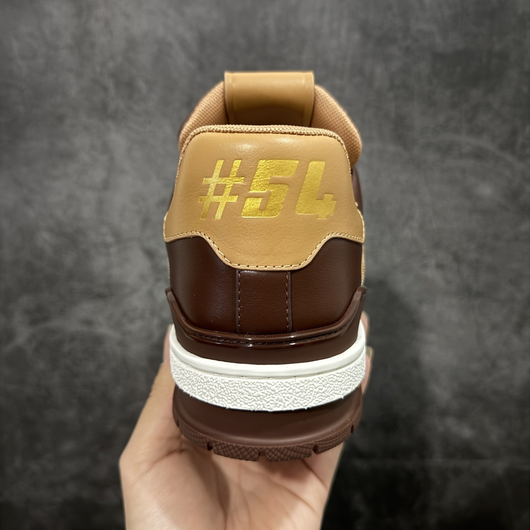 图片[4]-【莞产YS版本】Louis Vuitton Trainer lv时装走秀运动鞋 完美鞋型超高的清洁度 零毛边线头瑕疵 全套原楦原纸版原鞋开模 全网最具灵魂的版型 正确原装黄色鞋盒 正确中底印花 鞋面印花3D高频深度立体 全鞋电脑针车 紧密相连 针距密度一致 环保乳胶注塑鞋垫 厚度脚感还原原版 皮面裁剪部位 统一油边封口工艺 原装橡胶大底含胶量大底组合零偏差 专柜全套包装 防尘袋 说明书 质保卡 男女鞋 尺码： 39 40 41 42 43 44 45-选品中心