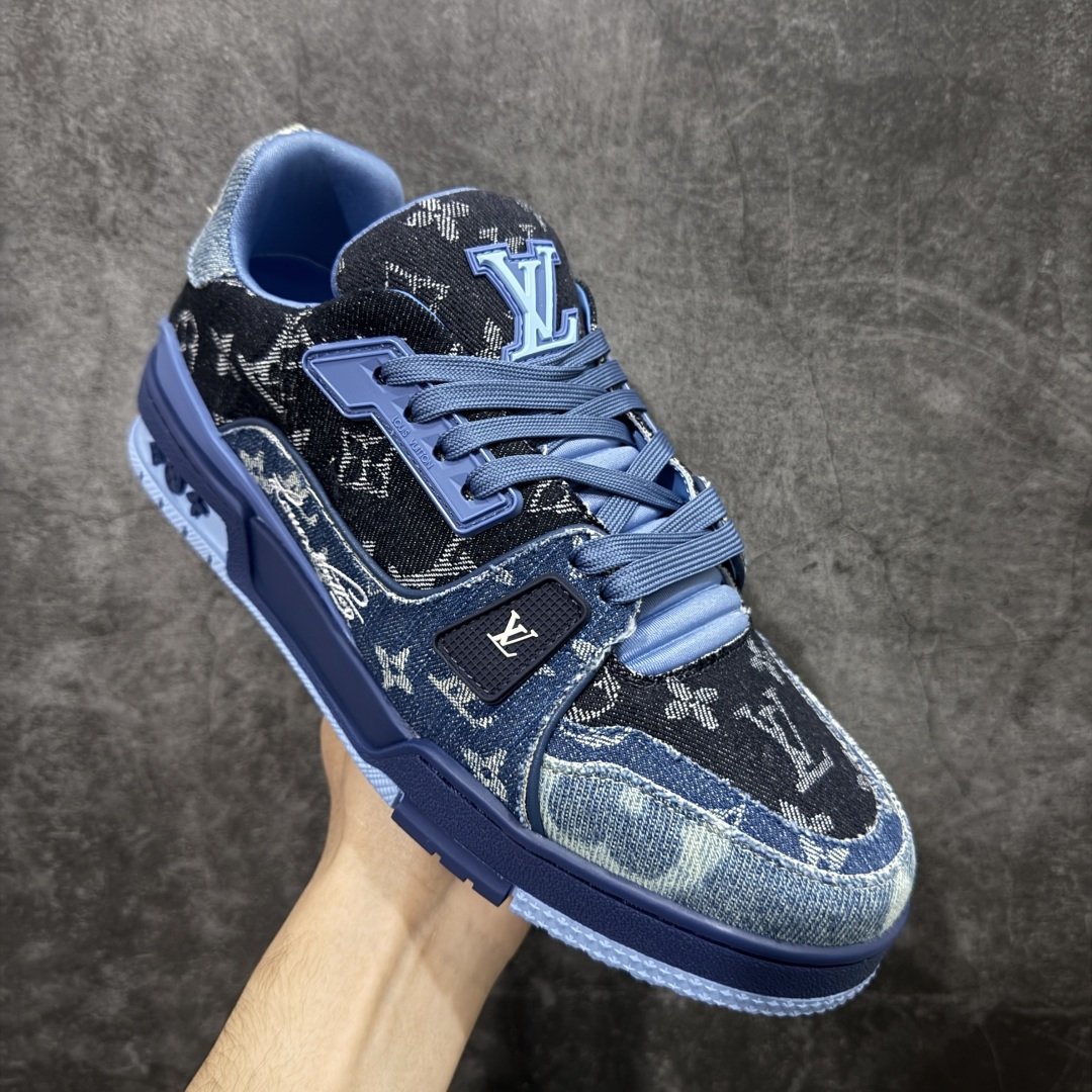 图片[3]-【莞产YS版本】Louis Vuitton Trainer lv时装走秀运动鞋 完美鞋型超高的清洁度 零毛边线头瑕疵 全套原楦原纸版原鞋开模 全网最具灵魂的版型 正确原装黄色鞋盒 正确中底印花 鞋面印花3D高频深度立体 全鞋电脑针车 紧密相连 针距密度一致 环保乳胶注塑鞋垫 厚度脚感还原原版 皮面裁剪部位 统一油边封口工艺 原装橡胶大底含胶量大底组合零偏差 专柜全套包装 防尘袋 说明书 质保卡 男女鞋 尺码： 39 40 41 42 43 44 45-选品中心