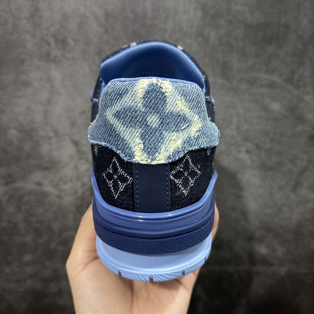 图片[4]-【莞产YS版本】Louis Vuitton Trainer lv时装走秀运动鞋 完美鞋型超高的清洁度 零毛边线头瑕疵 全套原楦原纸版原鞋开模 全网最具灵魂的版型 正确原装黄色鞋盒 正确中底印花 鞋面印花3D高频深度立体 全鞋电脑针车 紧密相连 针距密度一致 环保乳胶注塑鞋垫 厚度脚感还原原版 皮面裁剪部位 统一油边封口工艺 原装橡胶大底含胶量大底组合零偏差 专柜全套包装 防尘袋 说明书 质保卡 男女鞋 尺码： 39 40 41 42 43 44 45-选品中心